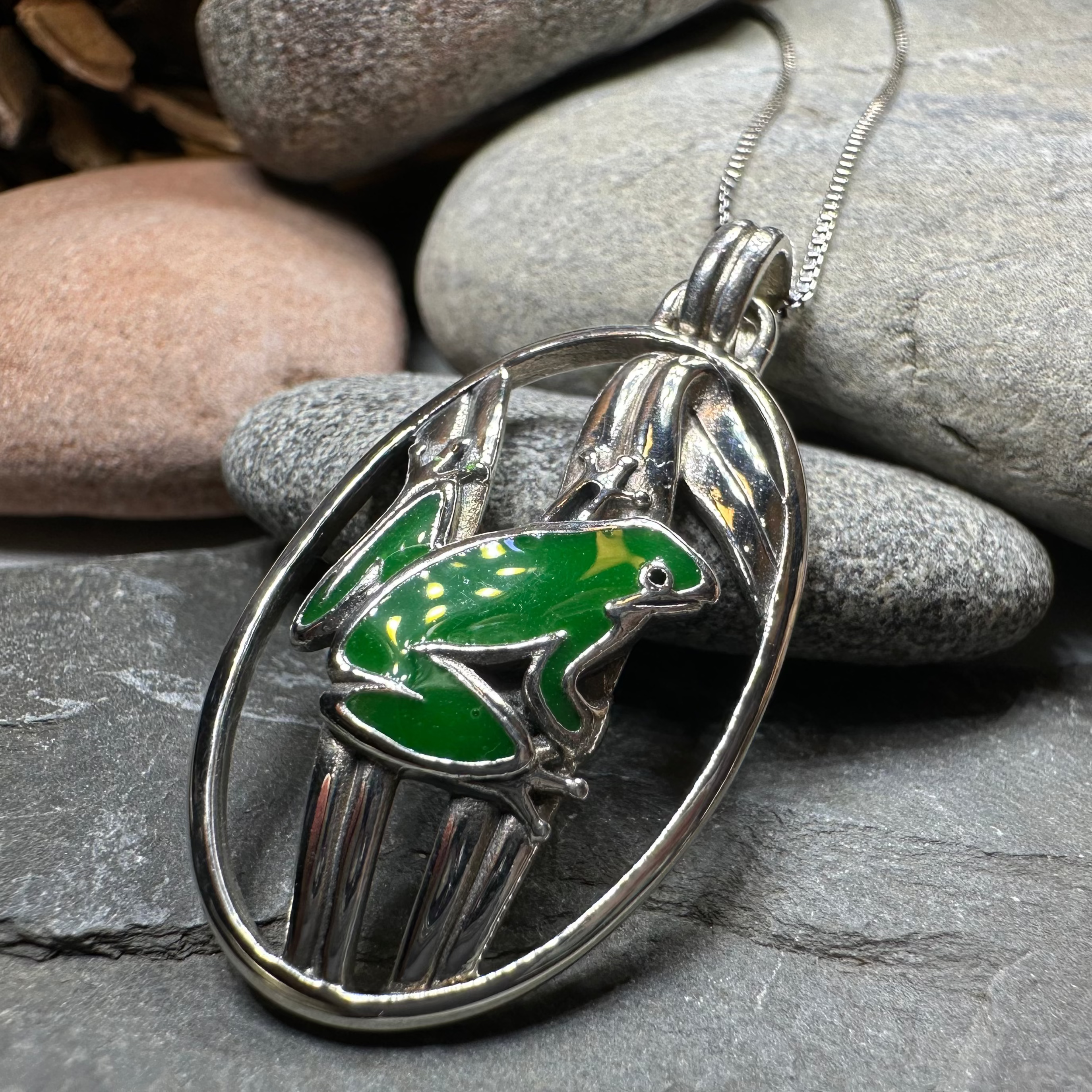 Enamel Frog Necklace - Cute Animal Jewelry for Women, Handmade Frog Pendant Necklace, Unique Gift for Her - Perfect for Casual Wear, Parties & Nature Lovers