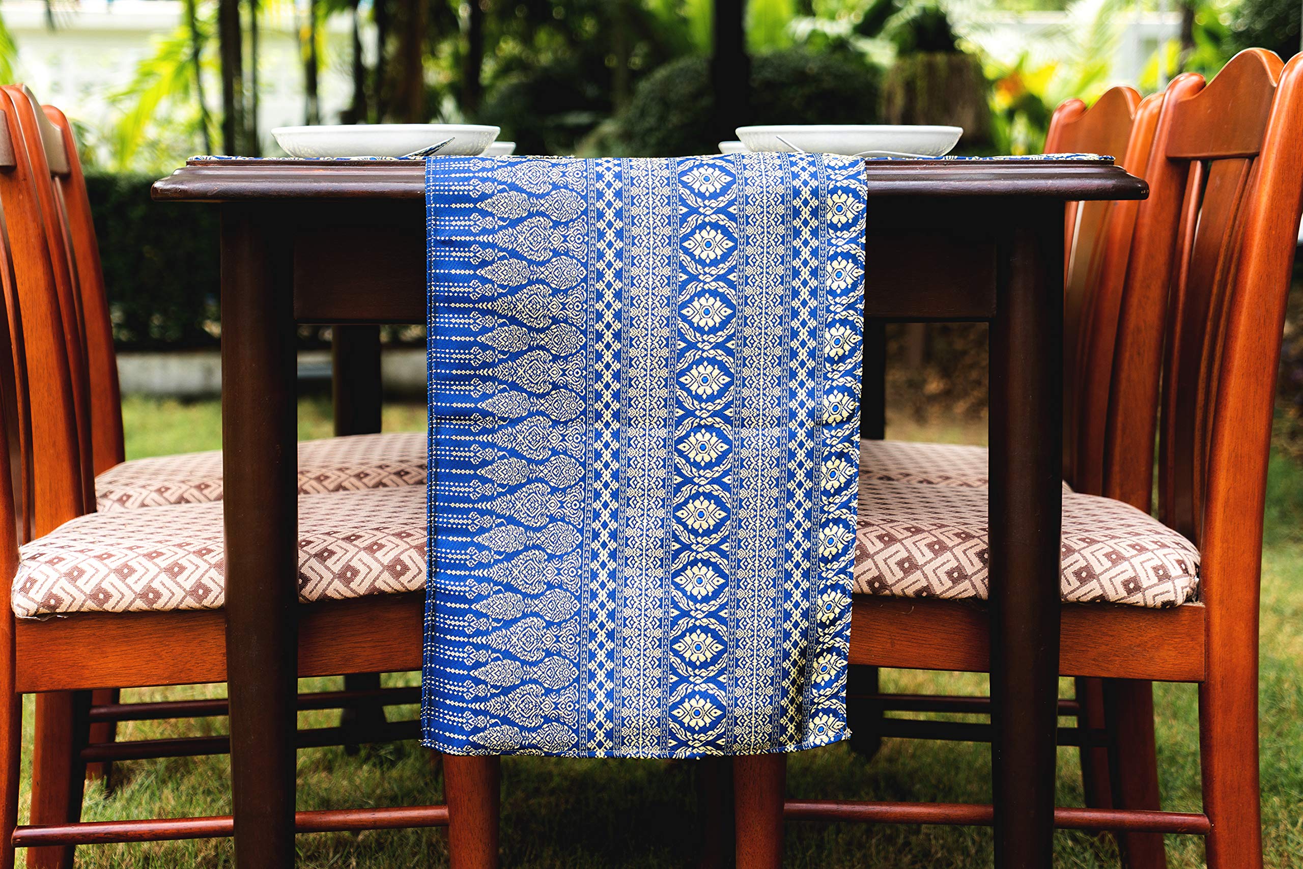 AMORNPHAN Traditional Thai Silk Damask Brocade Table Runner & Placemats Set - Handwoven 100% Silk, Washable Dining Table Decor (1 Runner + 4 Placemats) - Perfect for Formal Dinners, Weddings & Asian-Themed Home Decor