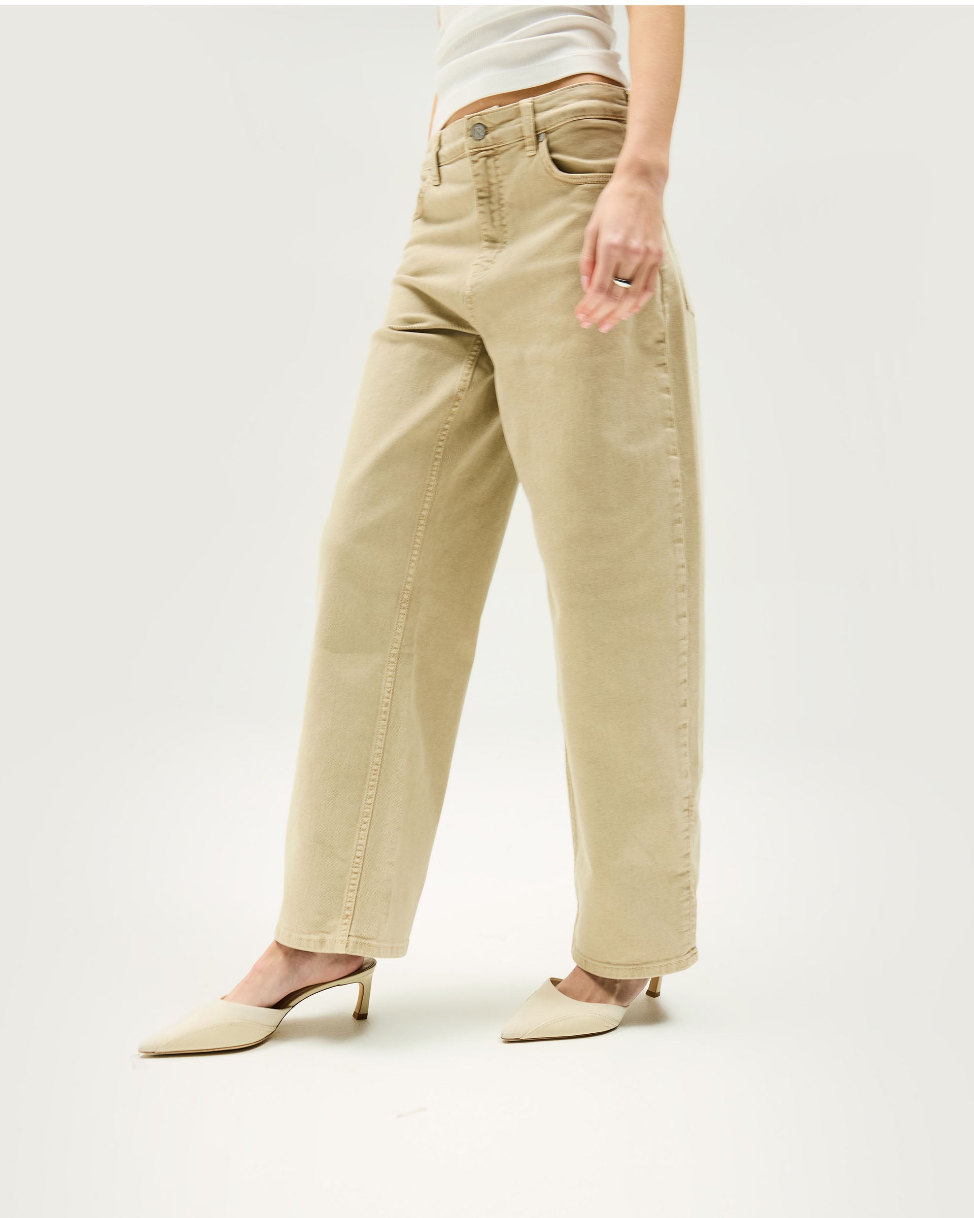 Balloon Leg Jeans in Iced Latte Color - Trendy High-Waisted Wide Leg Pants for Women | Perfect for Casual Outfits, Streetwear & Boho Fashion