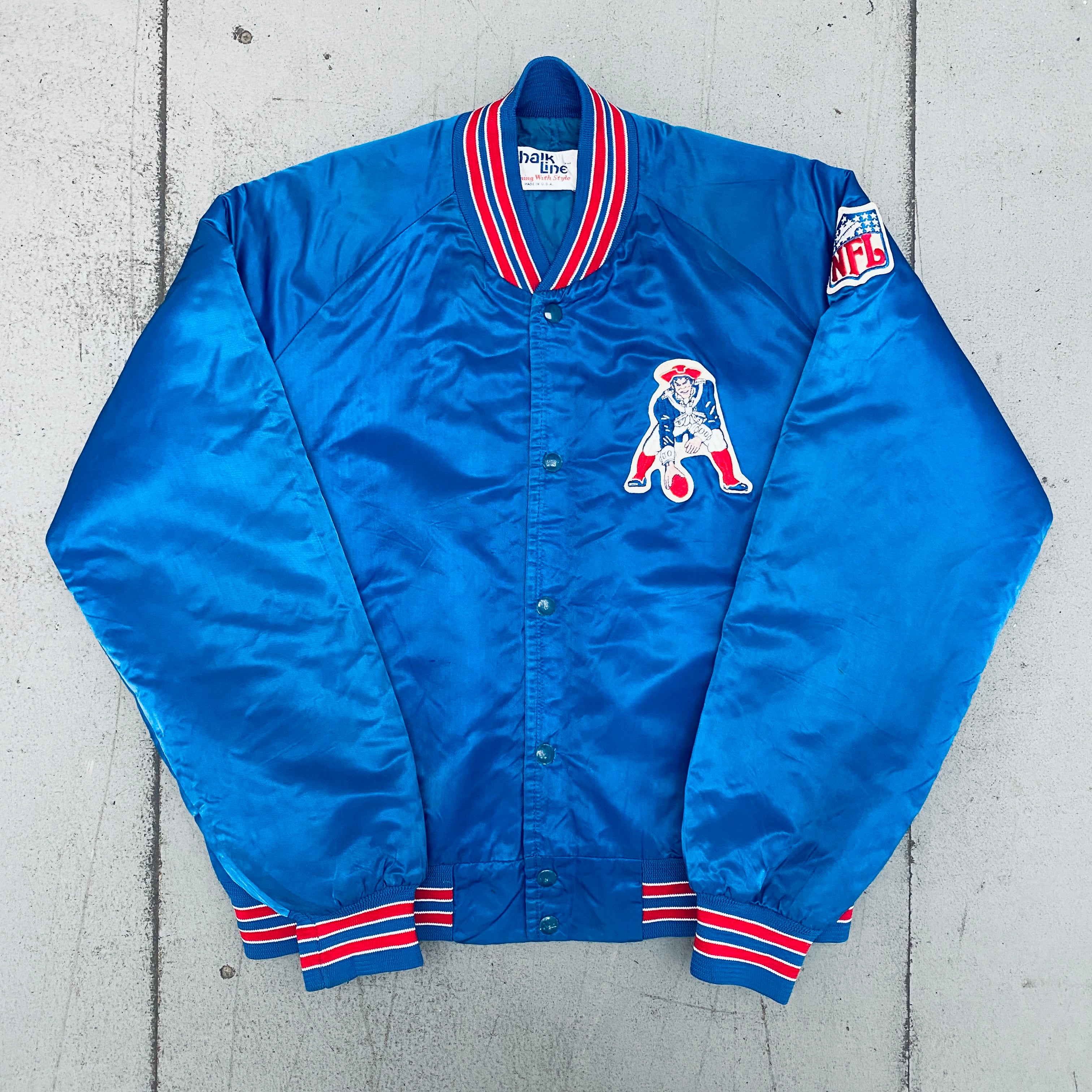 New England Patriots 1990s Vintage Chalk Line Satin Stitched Reverse Spellout Pat Patriot Bomber Jacket - Size Large for Men | NFL Football Fan Apparel, Retro Sports Outerwear, Game Day Outfit & Casual Streetwear