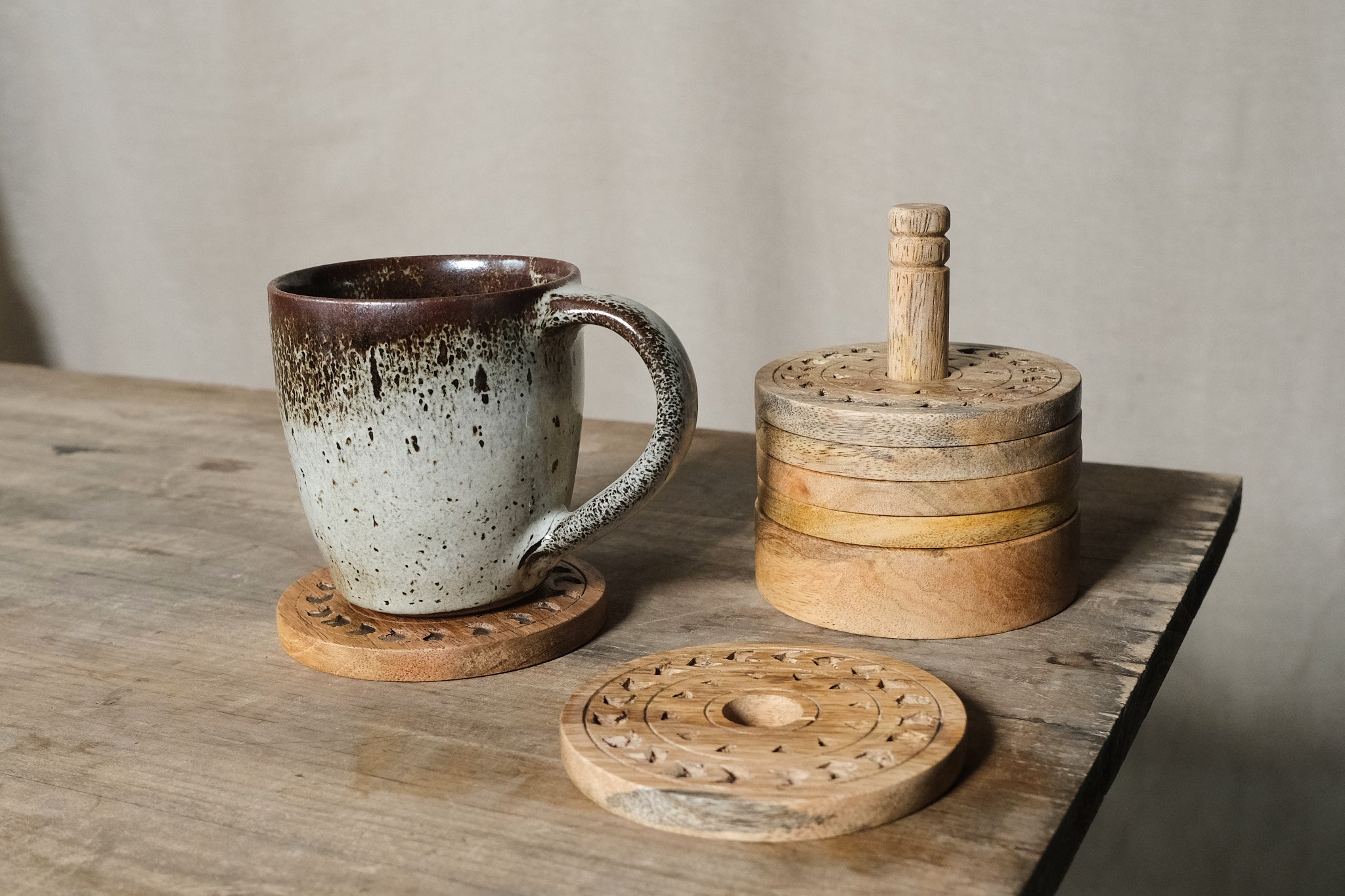 Premium Set of 6 Natural Mango Wood Drink Coasters - Eco-Friendly & Absorbent for Hot/Cold Beverages - Perfect for Dining Table, Coffee Table, Bar & Home Decor