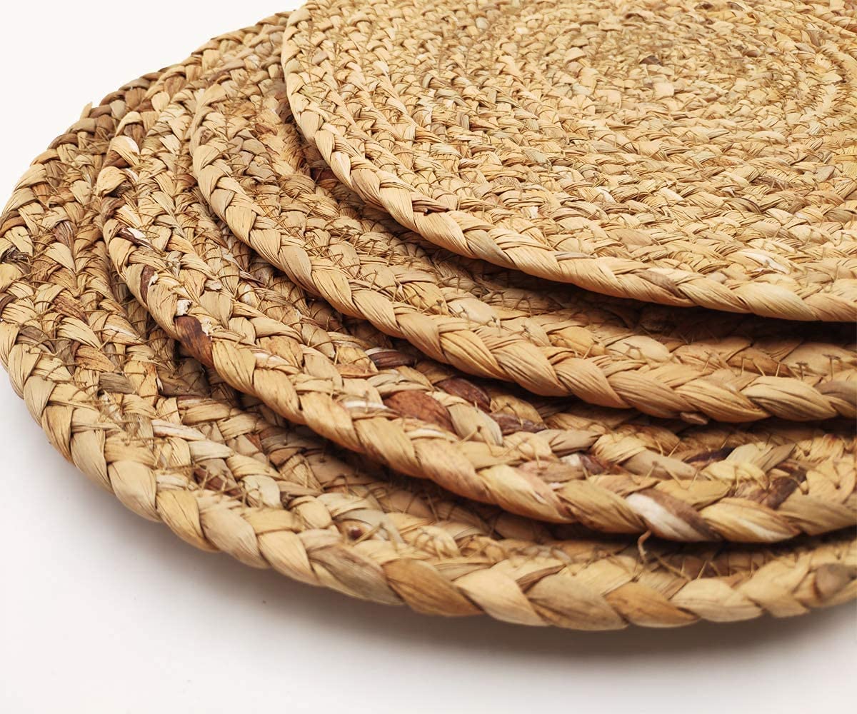 Set of 6 Natural Woven Water Hyacinth Placemats - 13.8 Inch Round Braided Rattan Table Mats, Non-Slip Farmhouse Charger Plates for Dining Table Decor, Kitchen, Party & Outdoor Picnic Use