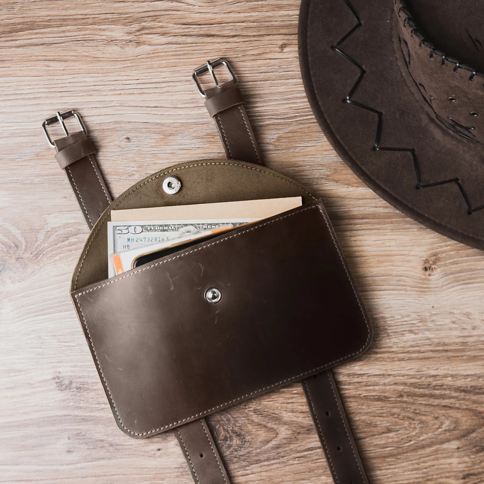 Vintage Leather Saddle Bag for Women - Classic Equestrian Crossbody Purse | Perfect for Horseback Riding, Cycling & Everyday Use