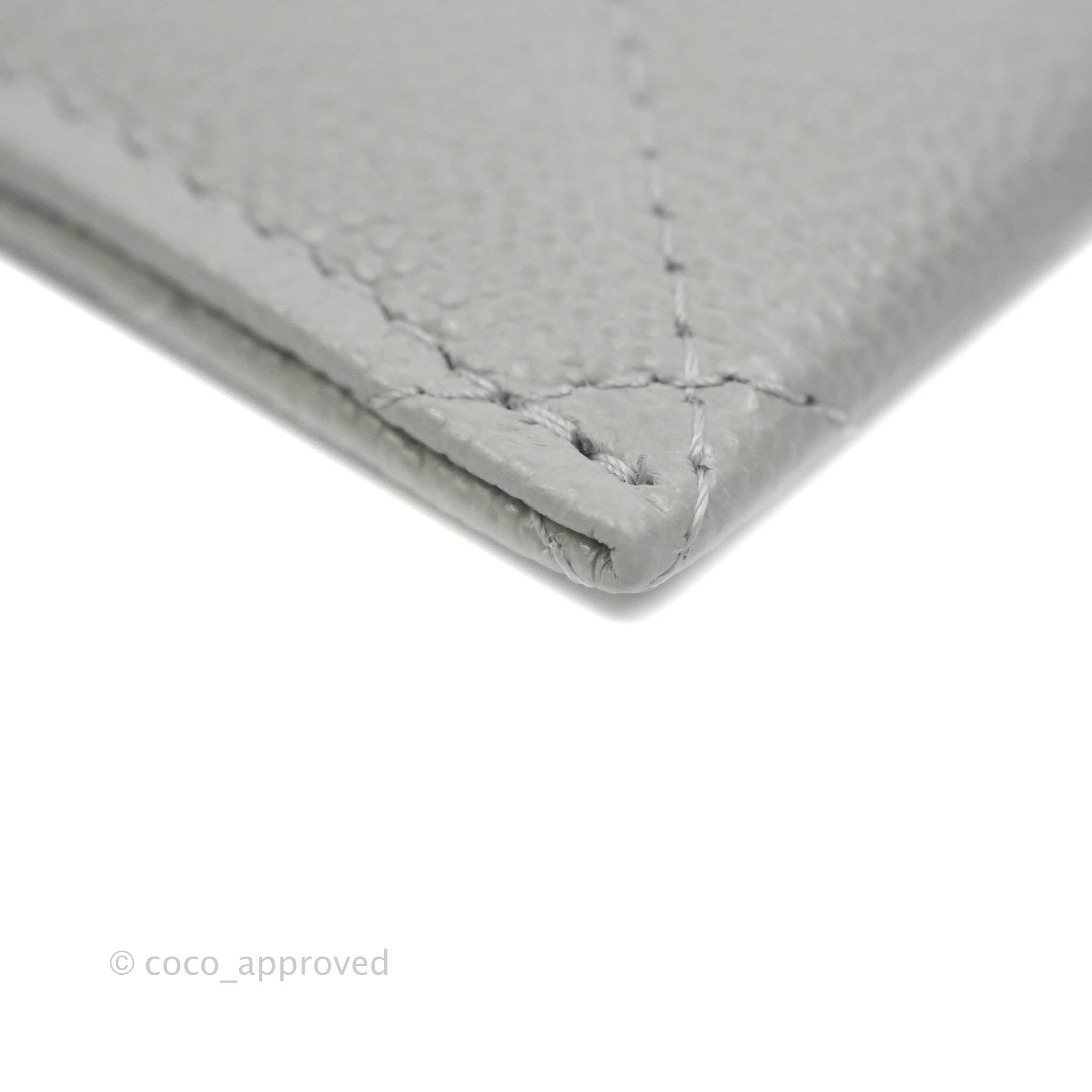 Chanel Classic Flat Card Holder in Grey Caviar Leather with Gold Hardware - Perfect for Everyday Use & Luxury Gift Giving