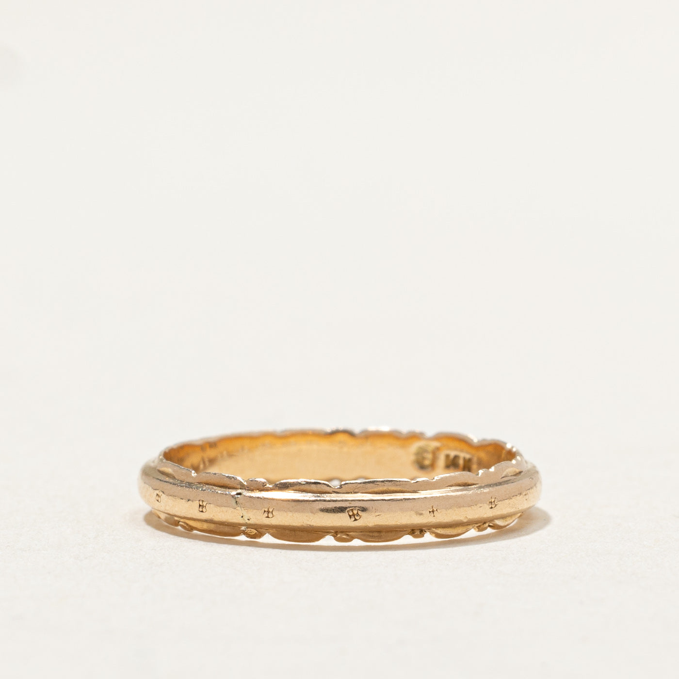 10K Yellow Gold Ornate Scallop Edge Wedding Band Ring - 3mm Wide - Size 5.75 - Perfect for Bridal Jewelry, Anniversary Gifts & Special Occasions