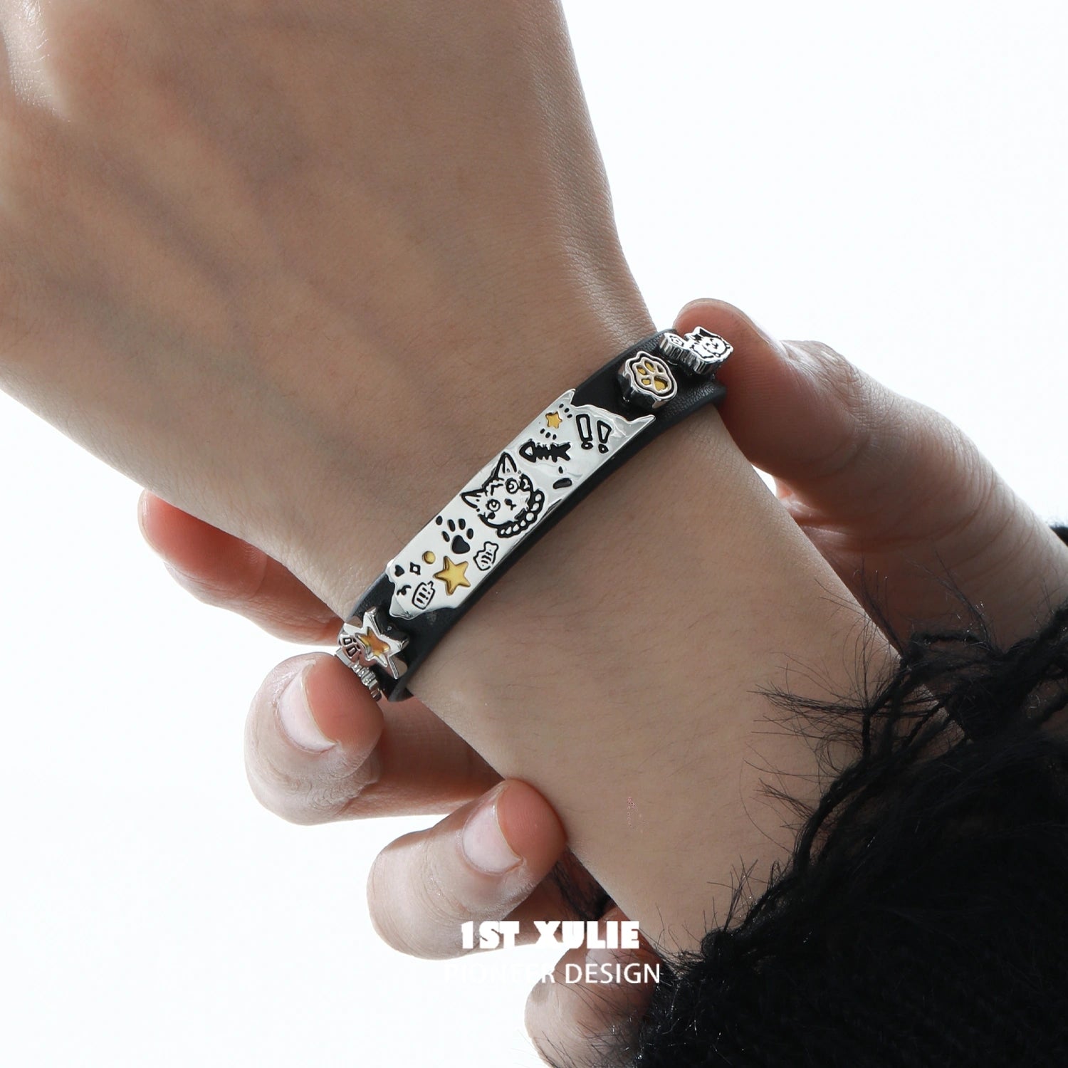 Graffiti Kitten Lazy Cat 18K Gold Plated Leather Bracelet for Women - Trendy Adjustable Bangle for Casual Wear, Boho Style & Everyday Fashion Accessories