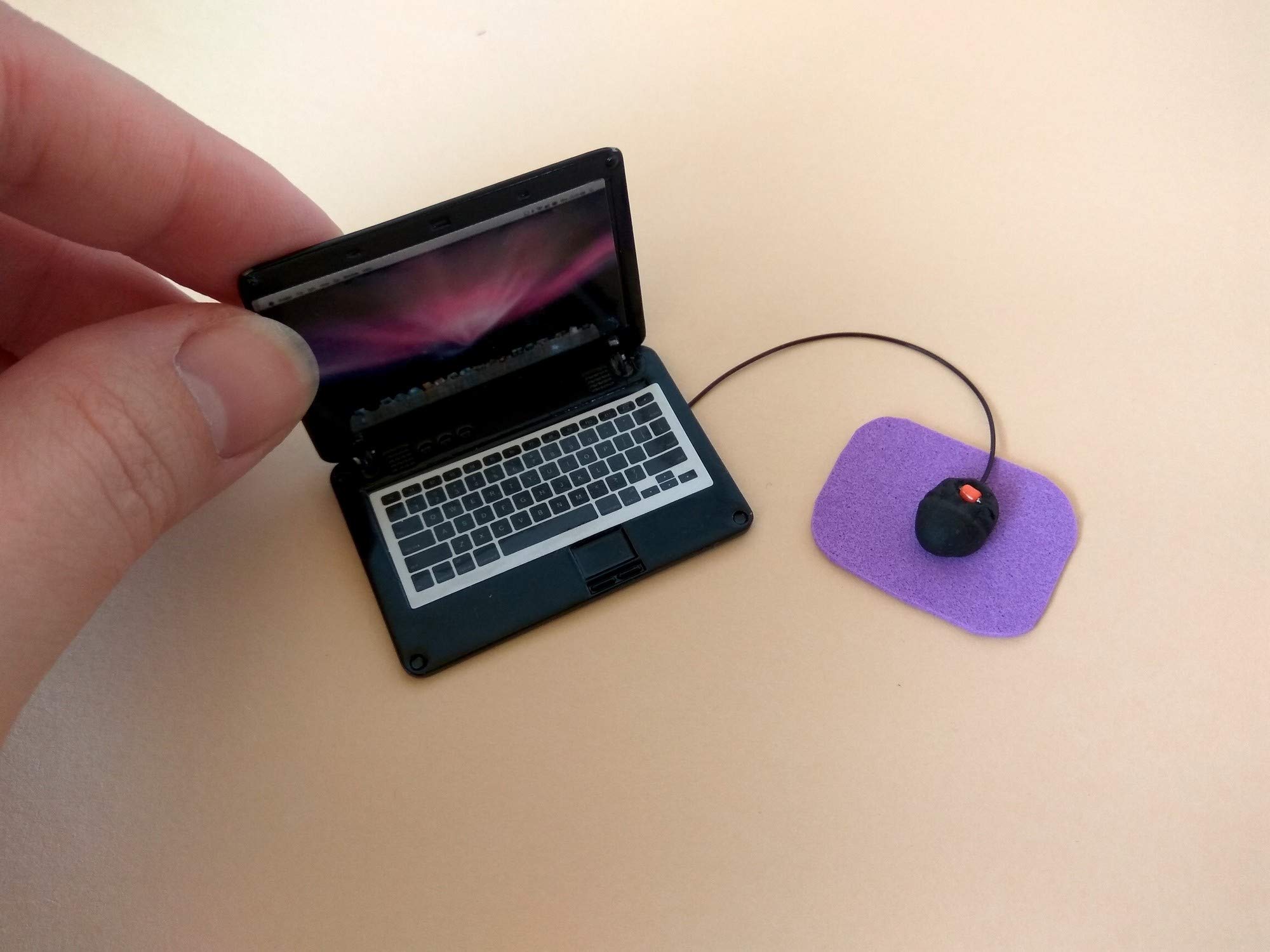 1:6 Scale Miniature Mouse for PC with Mouse Pad - Perfect for Dollhouse, Laptop Diorama & Miniature Computer Setup Scenes
