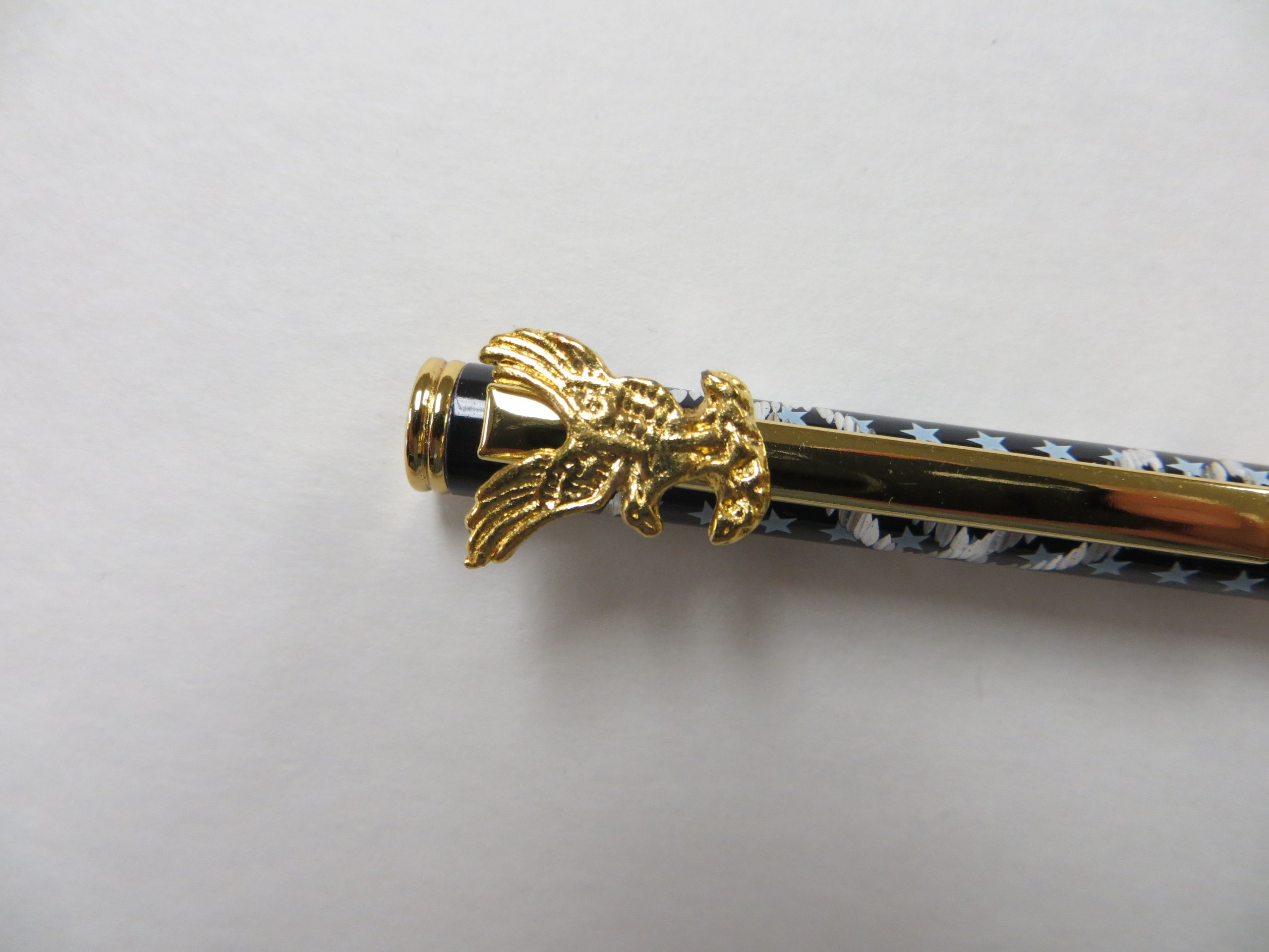 USA Flag Pen with Twist-On Design - Patriotic Writing Instrument for Office, School & Gifts | American Flag Themed Ballpoint Pen for Everyday Use, Collectors & Patriotic Events