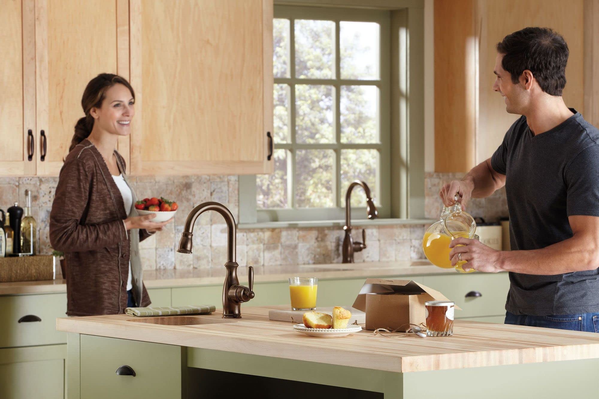 Moen Brantford Oil Rubbed Bronze Traditional Single Handle High-Arc Pull Down Kitchen Faucet with Reflex Docking System & Power Clean Spray - 5985ORB | Perfect for Modern Farmhouse & Commercial Kitchens