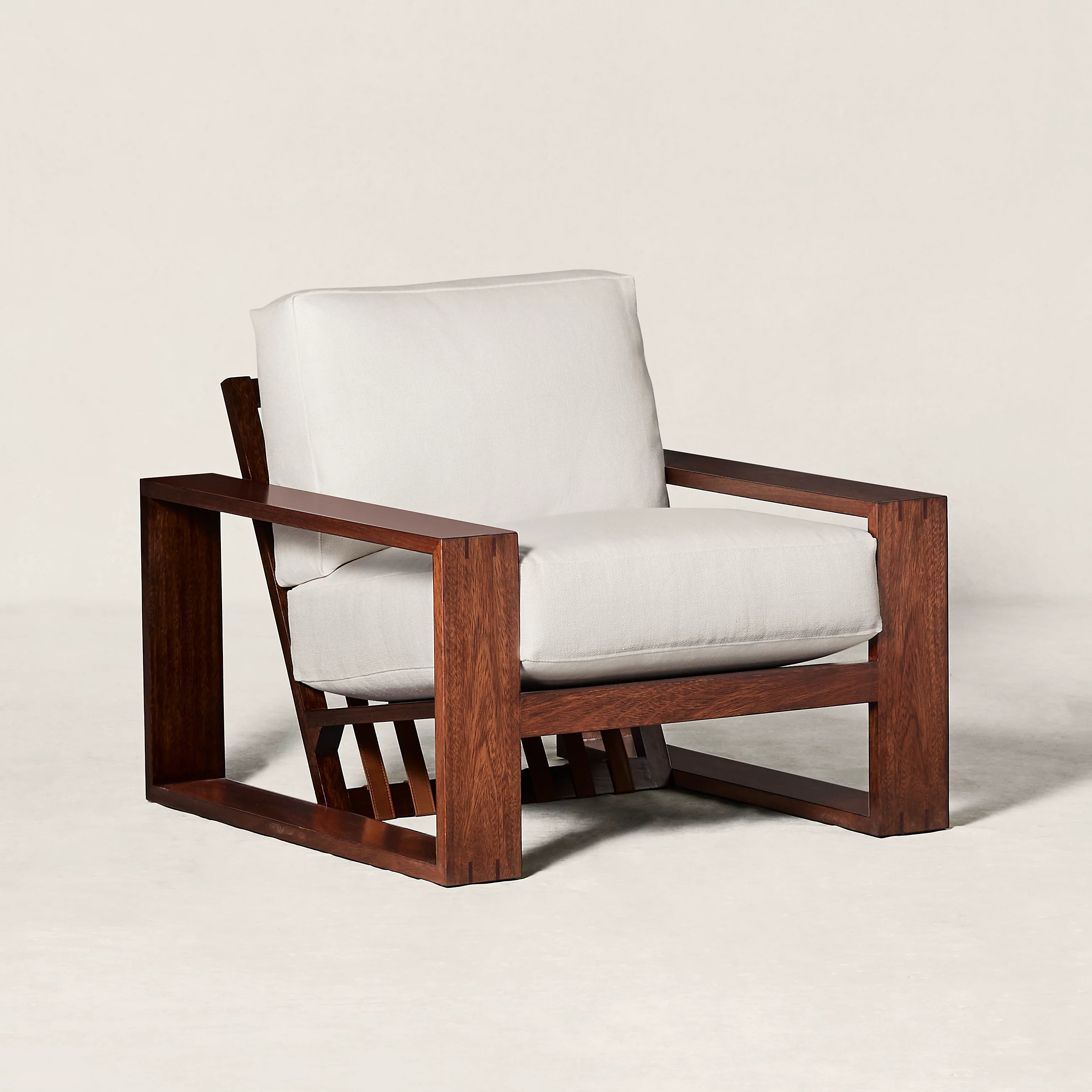 Modern CJ Lounge Chair - Comfortable Recliner for Living Room, Patio & Office - Ergonomic Design with Soft Cushions for Relaxation & Reading