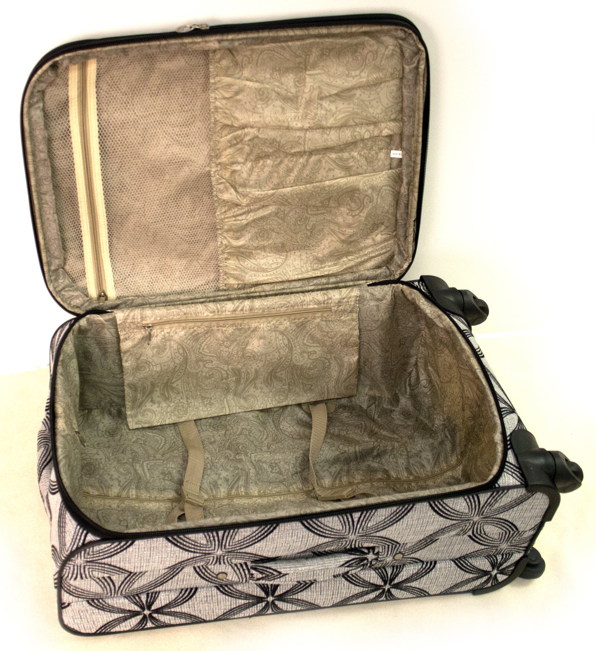 American Flyer Luggage Silver Clover 5-Piece Spinner Set - Black & Gray (One Size) | Durable Expandable Suitcase for Travel, Business Trips & Family Vacations