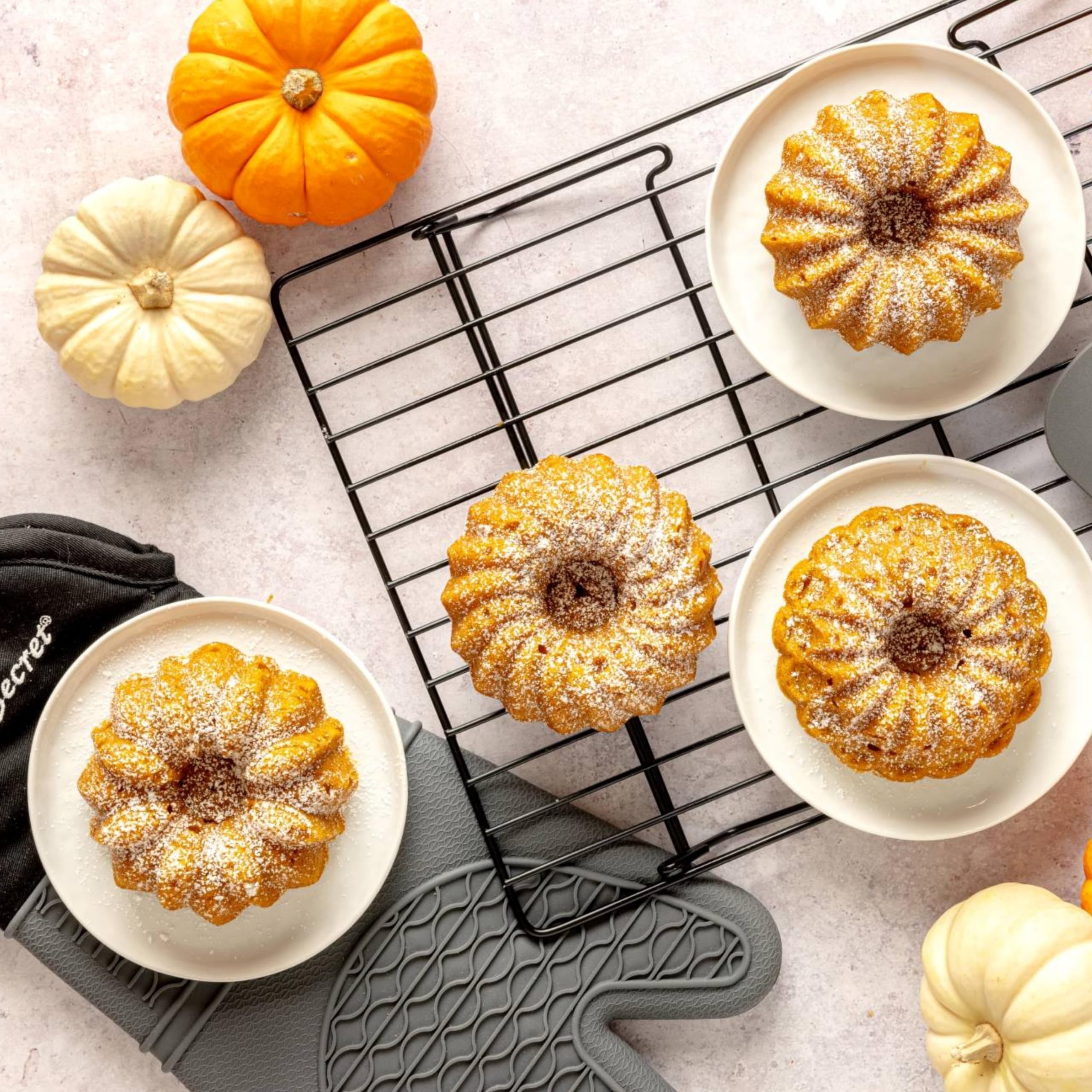 Baker's Secret Nonstick Fluted Cake Pan Set - Heavy Duty Die Cast Aluminum Bundt Pans with 2-Layer Non-Stick Coating for Easy Release - 4 Mini Bundt Cake Pans for Baking, Party Desserts & Holiday Treats
