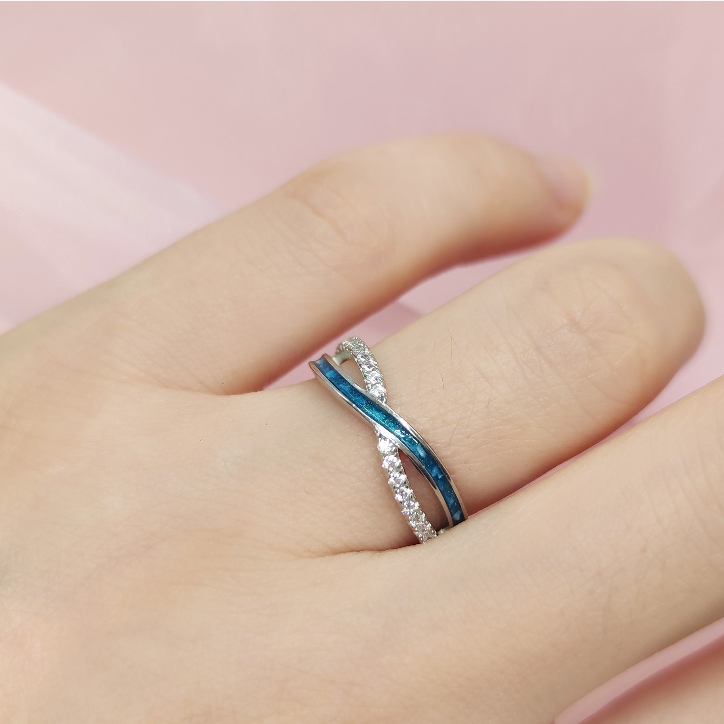 Love Bond Ashes Ring - Memorial Jewelry for Loved Ones - Perfect for Remembrance, Keepsake & Sympathy Gifts