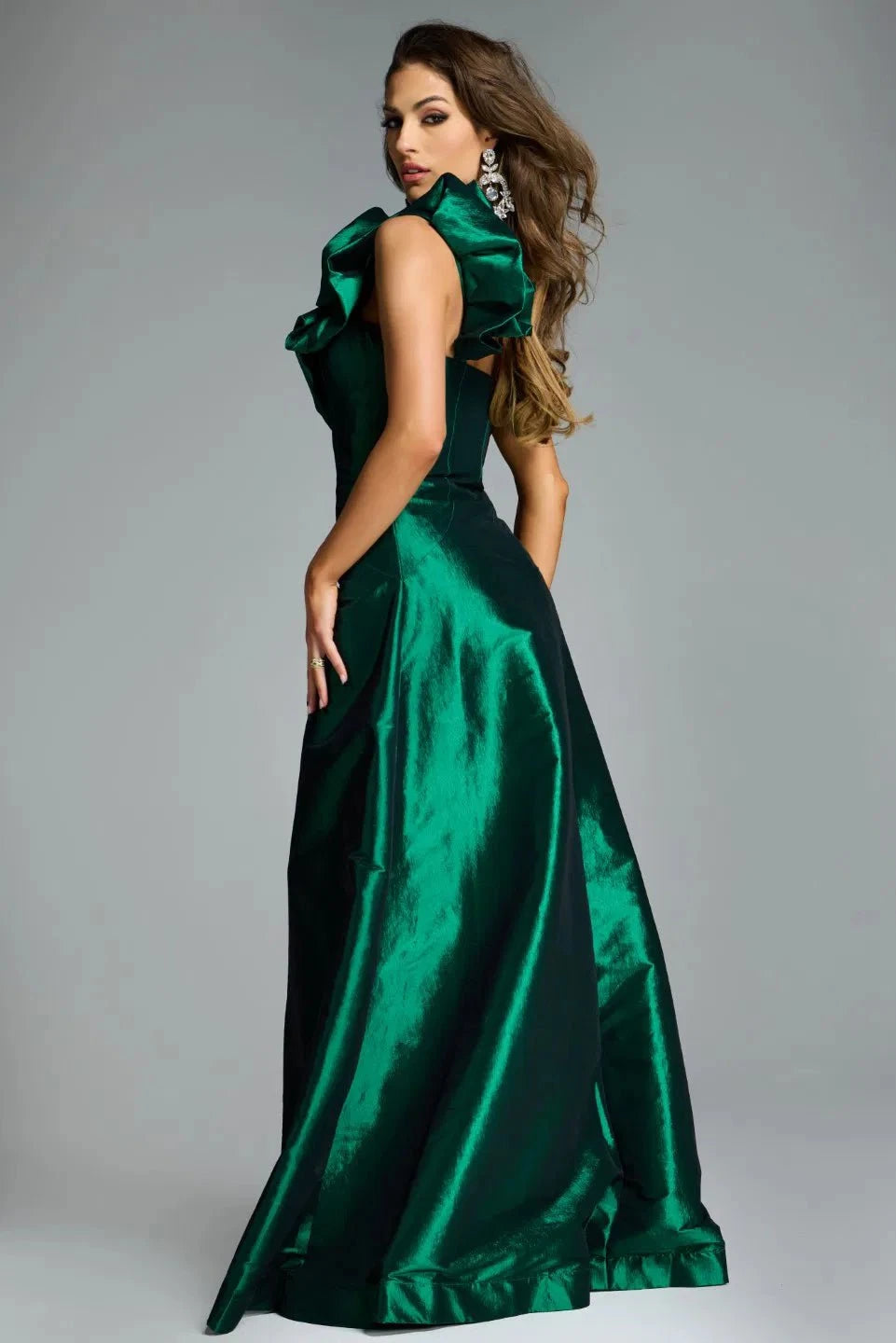 Jovani 43048 Women's Elegant Evening Gown for Prom, Party & Formal Events - Long Sleeve Sequin Dress with Flowy Skirt