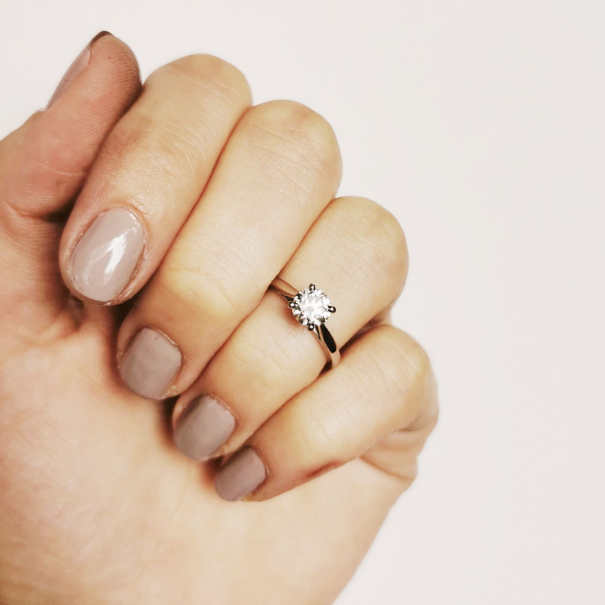 GIA Certified 0.85 Carat Internally Flawless Diamond Solitaire Engagement Ring - Round Cut, I Color, Size 5.5 - Perfect for Proposals, Anniversaries & Special Occasions