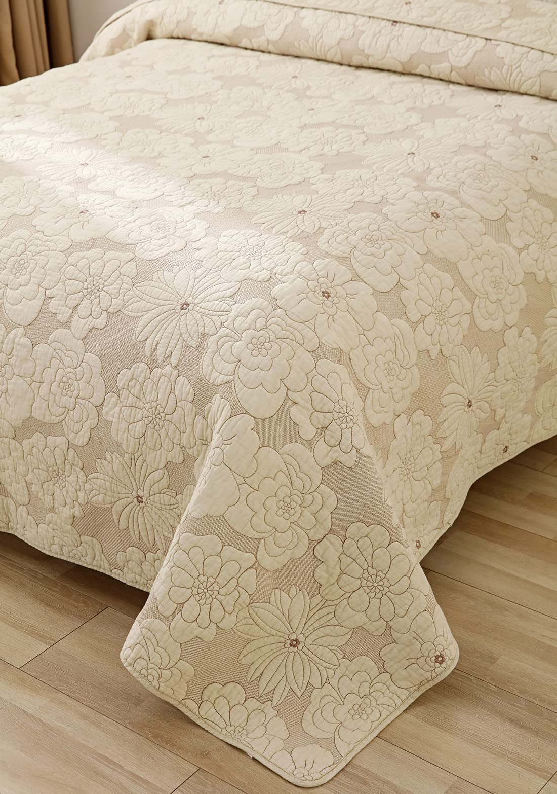 VCTOPS 3-Piece Bohemian Floral Embroidered Quilted Bedspread Set - Queen Size Farmhouse Style Beige Coverlet for Bedroom Decor, Perfect for Country Chic & Cozy Home Aesthetics