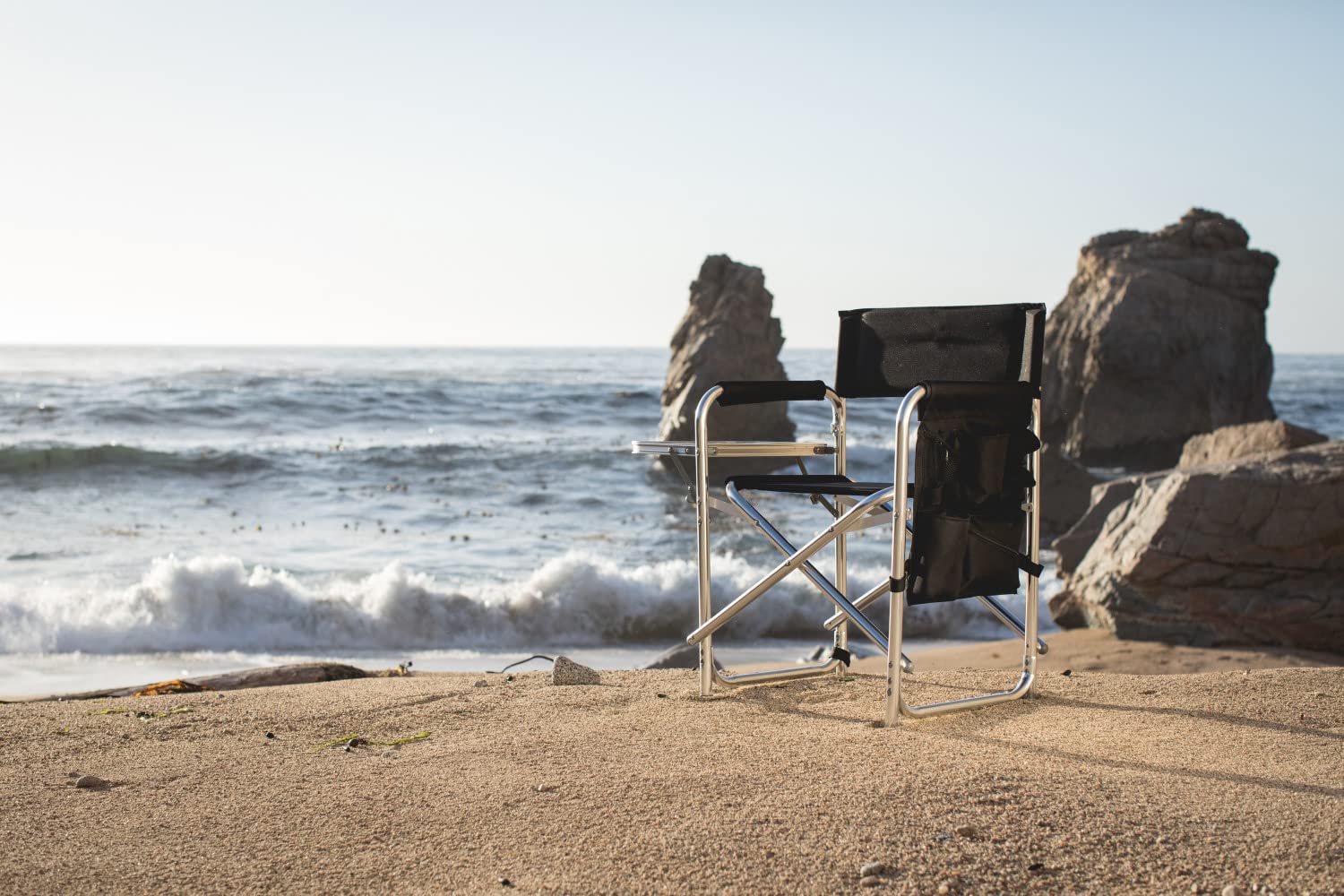 PICNIC TIME NCAA California Bears Folding Sports Chair with Side Table - Portable Beach & Camping Chair for Adults - Perfect for Tailgating, Outdoor Events & Picnics