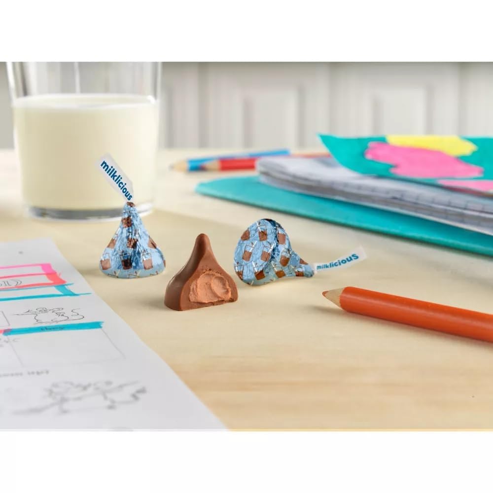 Hershey's Kisses Milk Chocolate Christmas Candy with Creamy Filling - Bulk Individually Wrapped Holiday Treats (100 Pieces) - Perfect for Stocking Stuffers, Gift Baskets & Holiday Parties