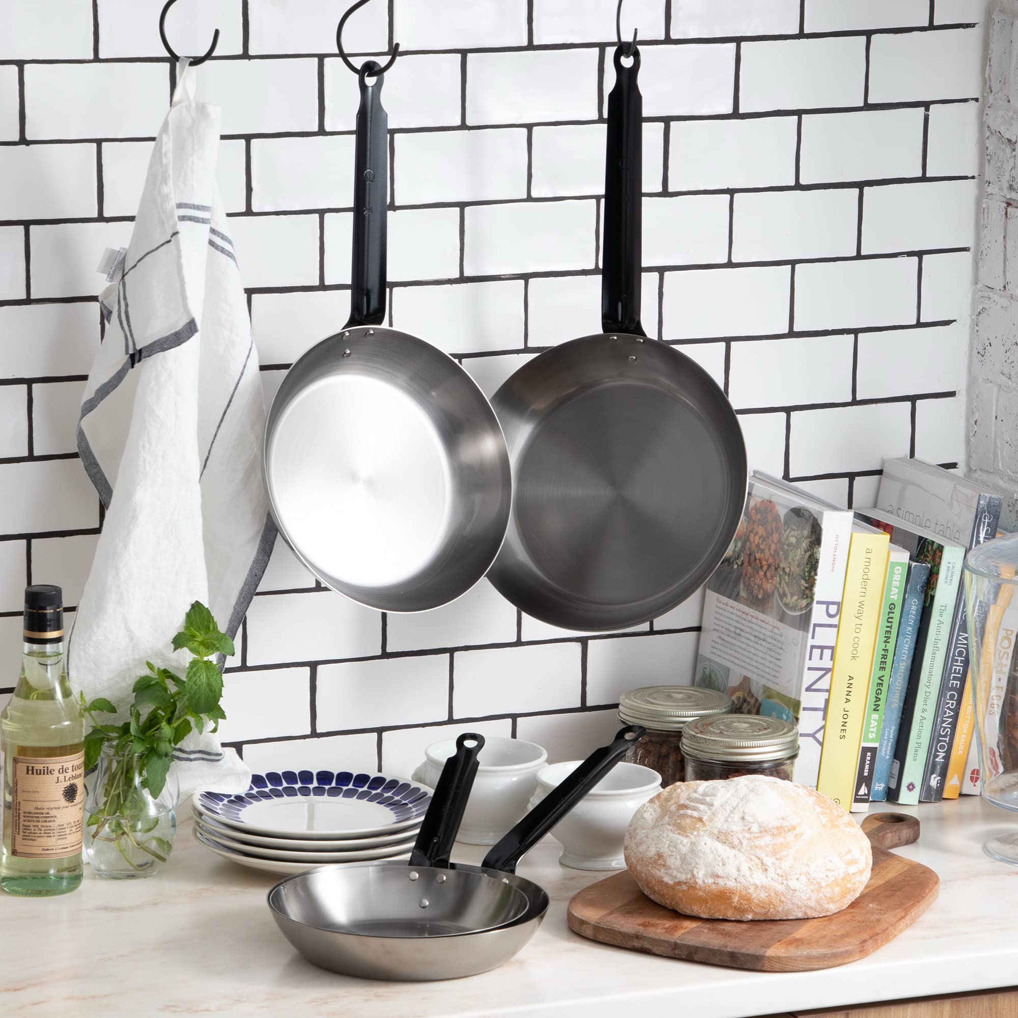 Endoshoji TKG AHL17022 8.7 Inch Iron Frying Pan - 22cm Non-Stick Skillet with 8.3 Inch Handle - Perfect for Searing, Frying & Cooking Steak, Eggs & Pancakes