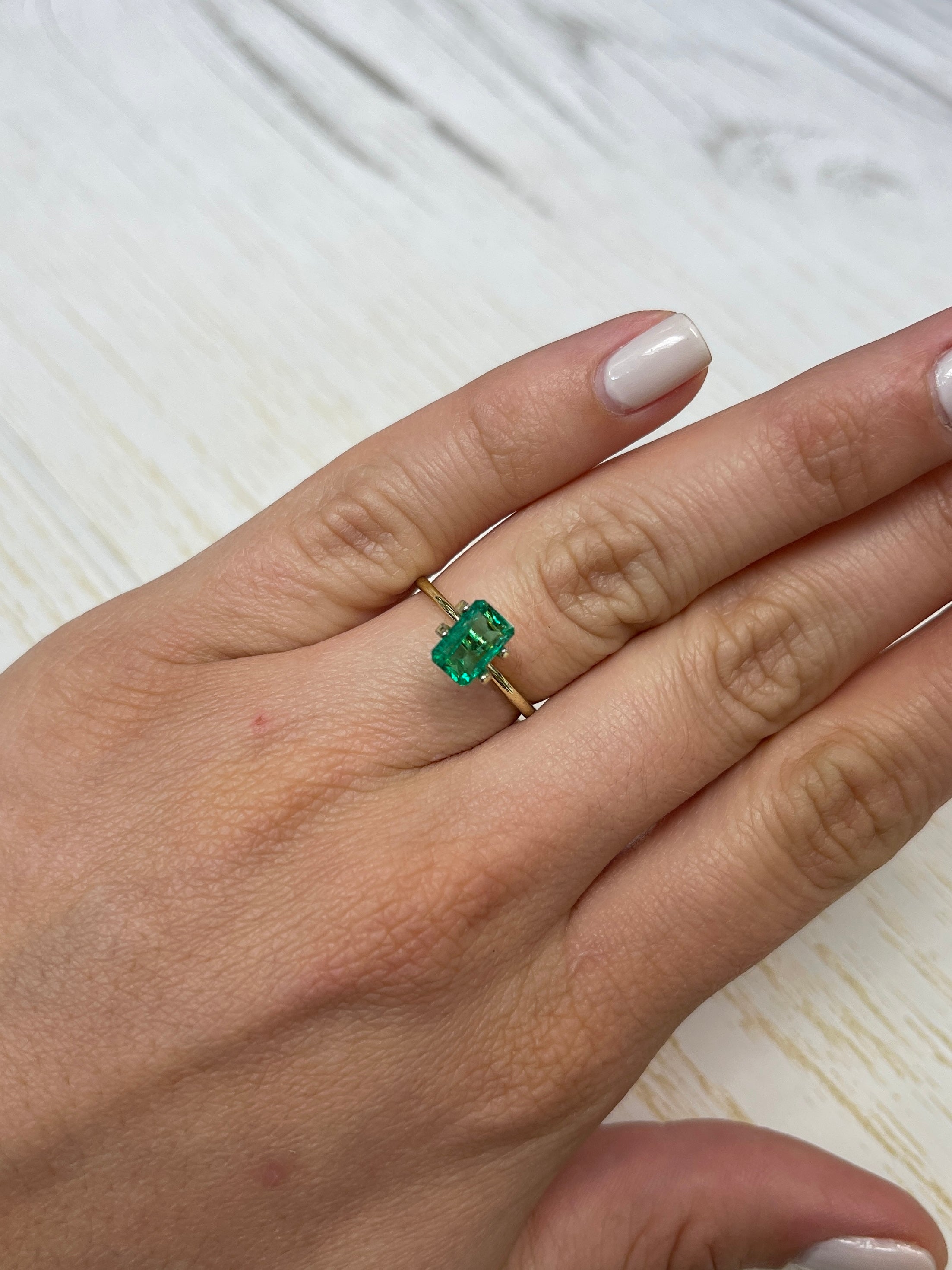 1.50 Carat 8x5mm Muzo Green Natural Loose Colombian Emerald - Emerald Cut Gemstone for Jewelry Making, Engagement Rings & Luxury Gifts