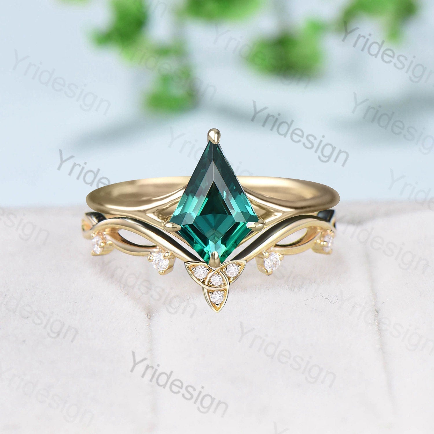 Elegant Kite-Cut Emerald Wedding Ring Set | Solitaire Split Shank Engagement Ring | Floral Moissanite Bridal Jewelry for Women | Perfect for Proposals, Anniversaries & Special Occasions
