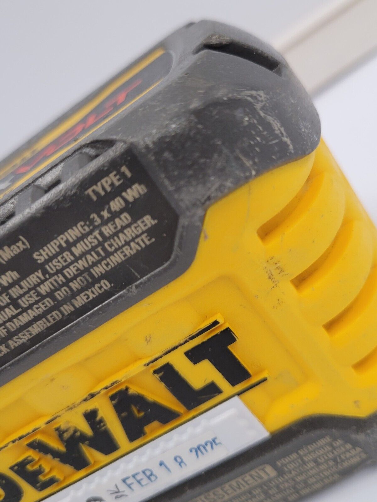 DEWALT DCB606 6.0Ah 20V MAX Lithium-Ion Battery Replacement for DEWALT Power Tools - Compatible with Drills, Saws & More - Perfect for Construction, Woodworking & DIY Projects