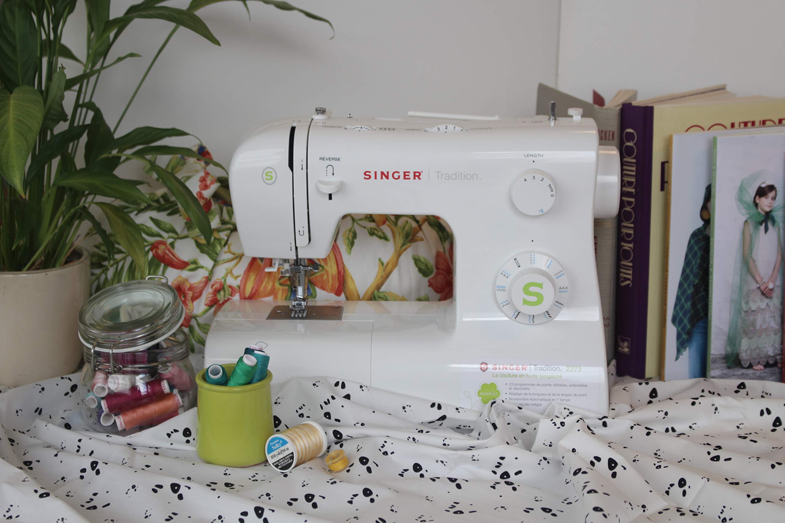 Singer 2273 Tradition Sewing Machine - Heavy Duty, 32 Built-in Stitches, Free Arm for Quilting & Dressmaking - Perfect for Beginners & DIY Home Projects