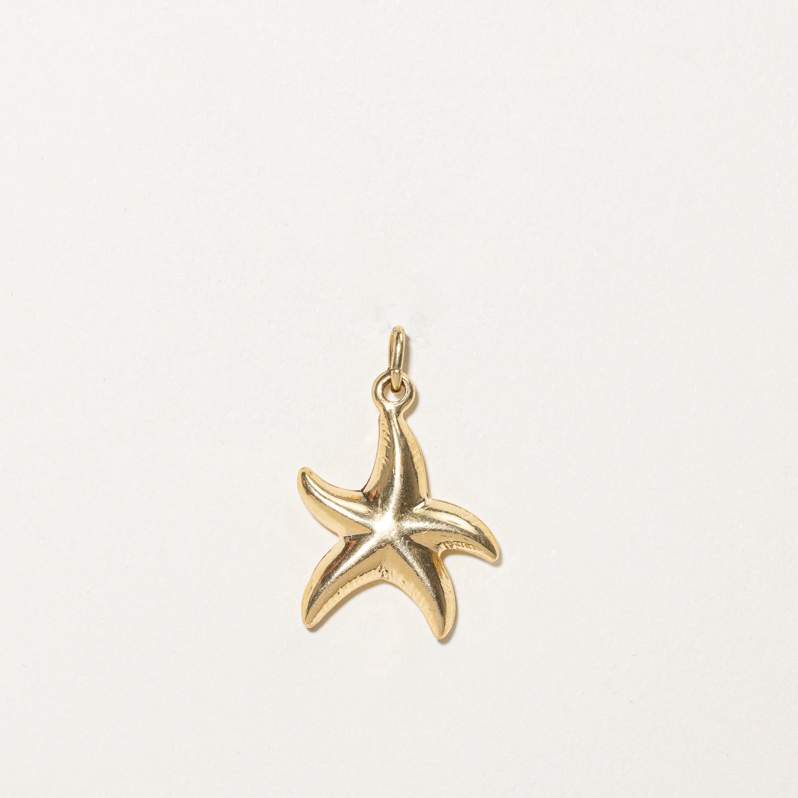 18K Yellow Gold Starfish Charm Pendant - Elegant Beach Jewelry for Women, Perfect for Summer Vacations, Beach Weddings & Gifts