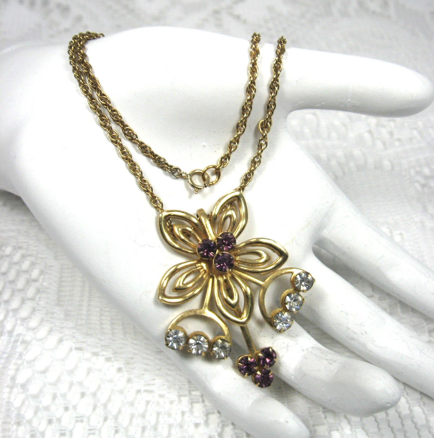 Vintage 1950s Purple Flower Rhinestone Necklace - Gold Chain Statement Jewelry for Parties, Weddings & Retro Fashion
