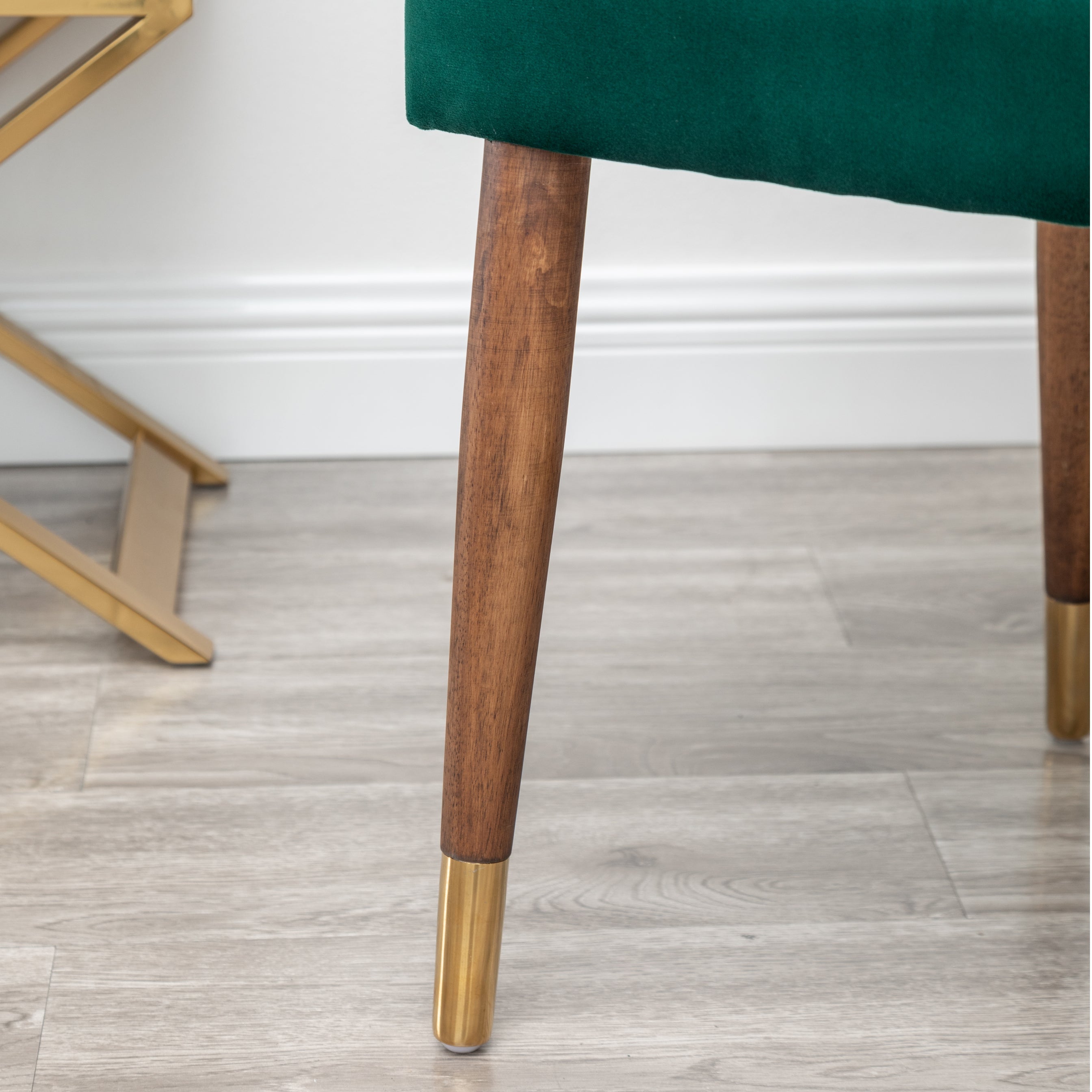 Roundhill Furniture Lindale Contemporary Velvet Upholstered Nailhead Trim Accent Chair - Green Velvet Lounge Chair for Living Room, Bedroom & Office Decor