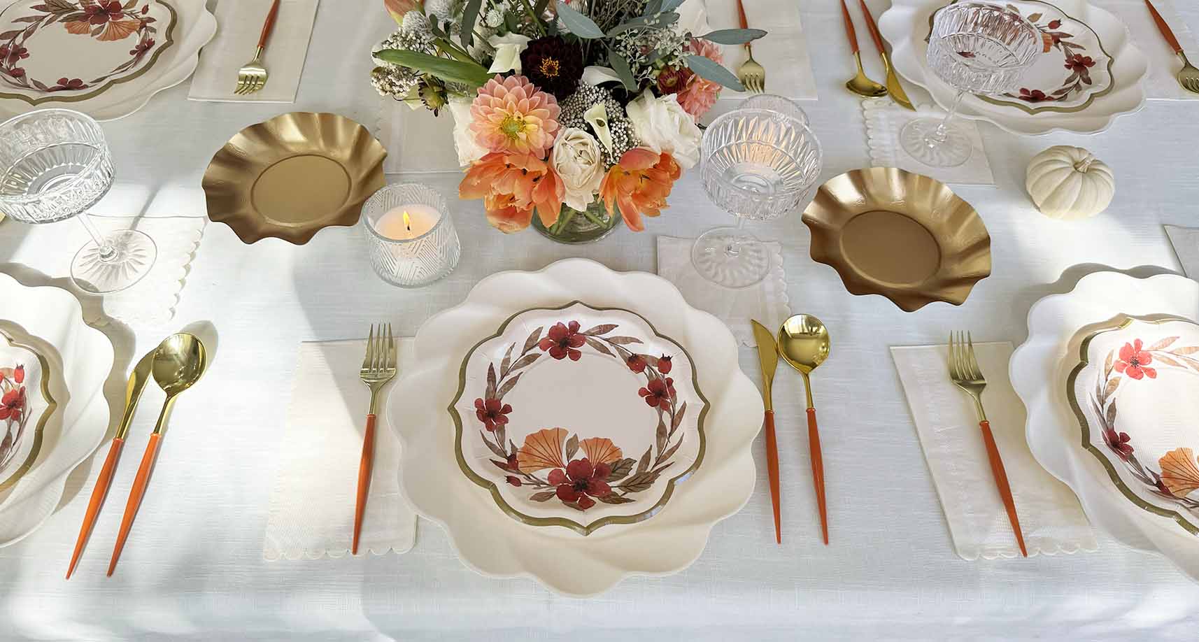 Elegant Autumn Blossom Table Setting for Fall Dinner Parties - Floral Centerpiece Decor for Thanksgiving & Holiday Gatherings