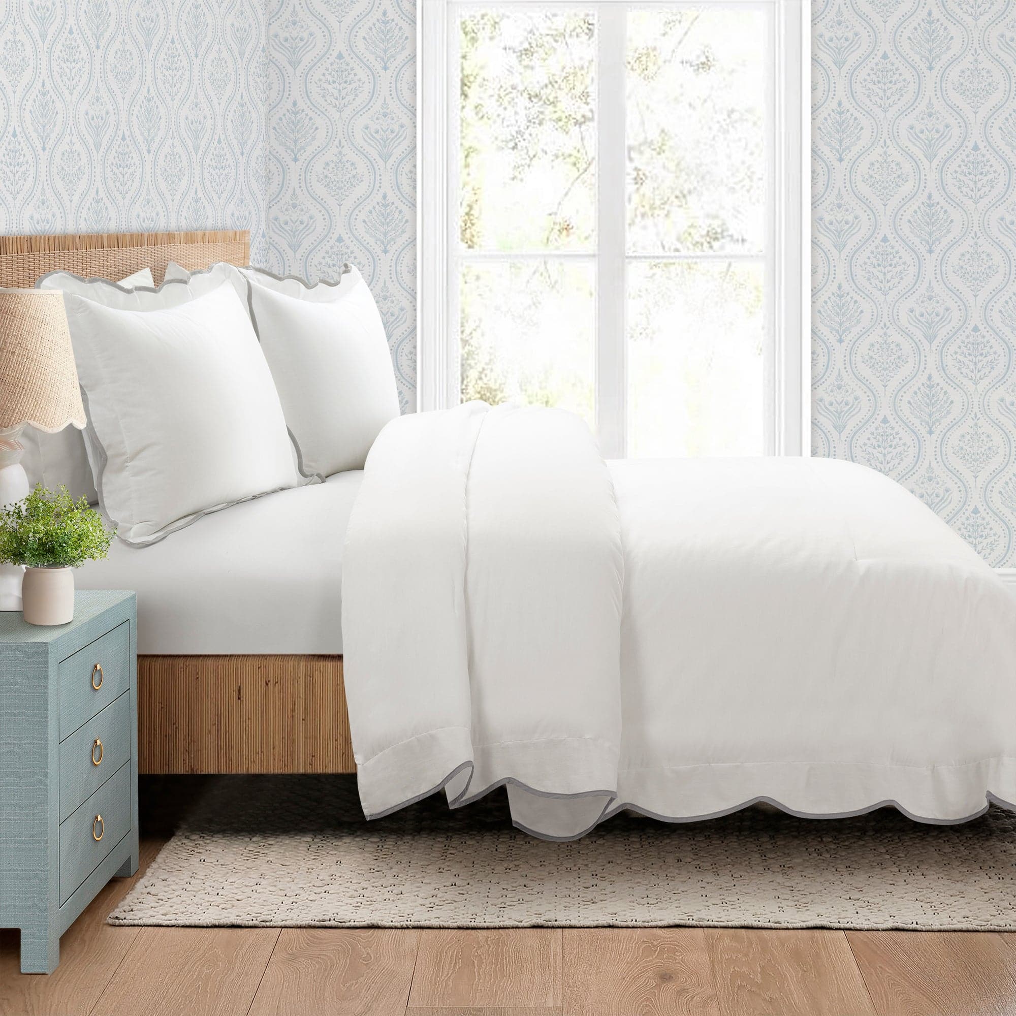 Coastal Chic Scalloped Edge 3-Piece Comforter Set - Queen Size Bedding with Duvet Cover & Pillow Shams - Perfect for Beach House, Guest Room or Master Bedroom Decor