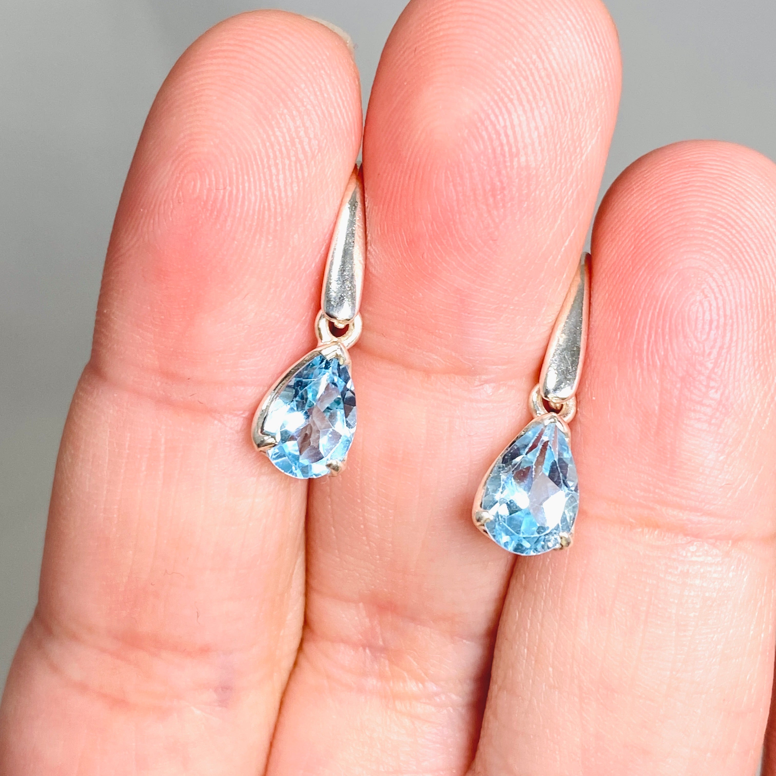 Blue Topaz Teardrop Faceted Earrings for Women - 925 Sterling Silver Dangle Earrings - Elegant Jewelry Gift for Birthday, Anniversary & Valentine's Day - Perfect for Parties, Weddings & Special Occasions