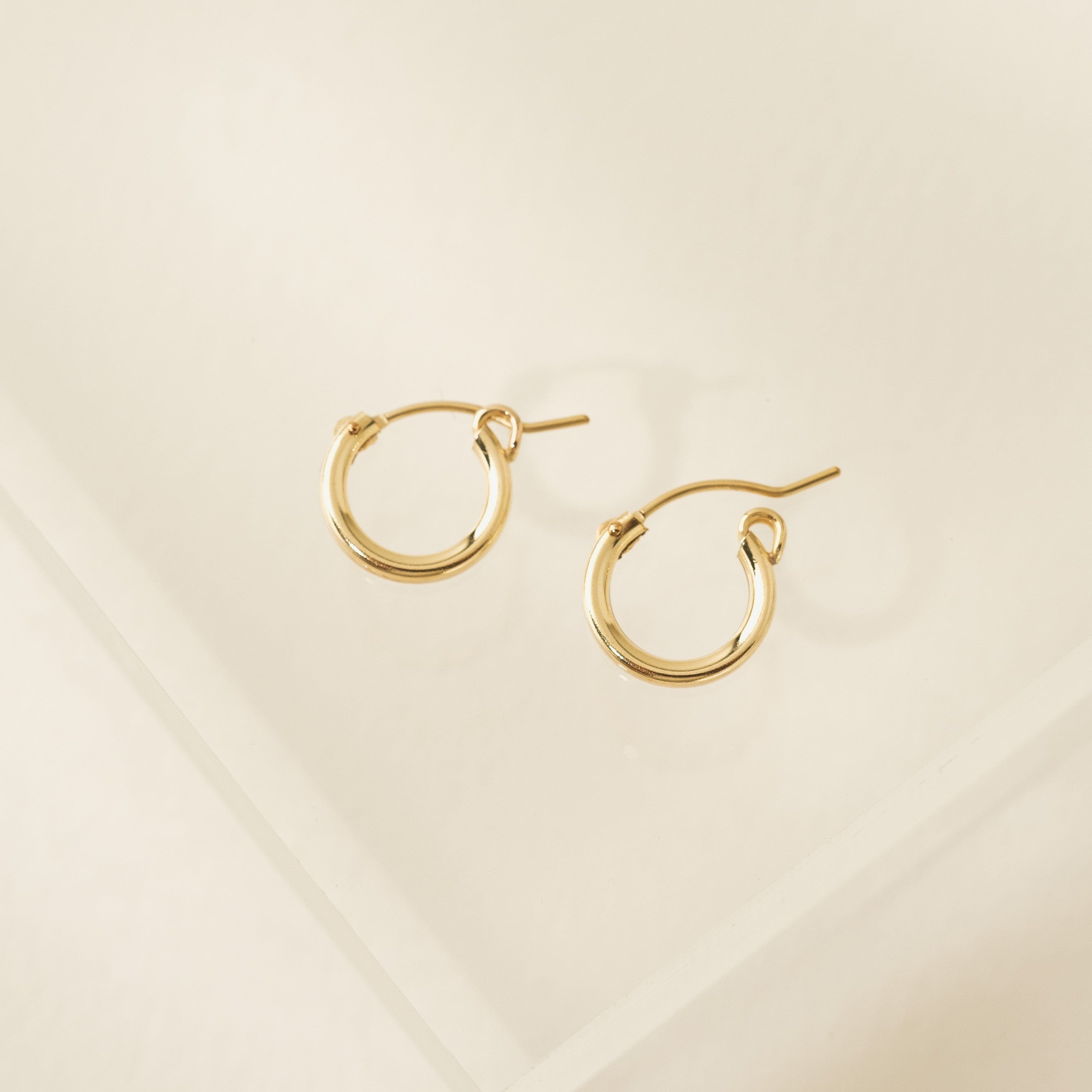 14K Gold Filled Wire Hoop Earrings for Women - Classic Circle Huggie Earrings for Everyday Wear, Gift Giving & Special Occasions