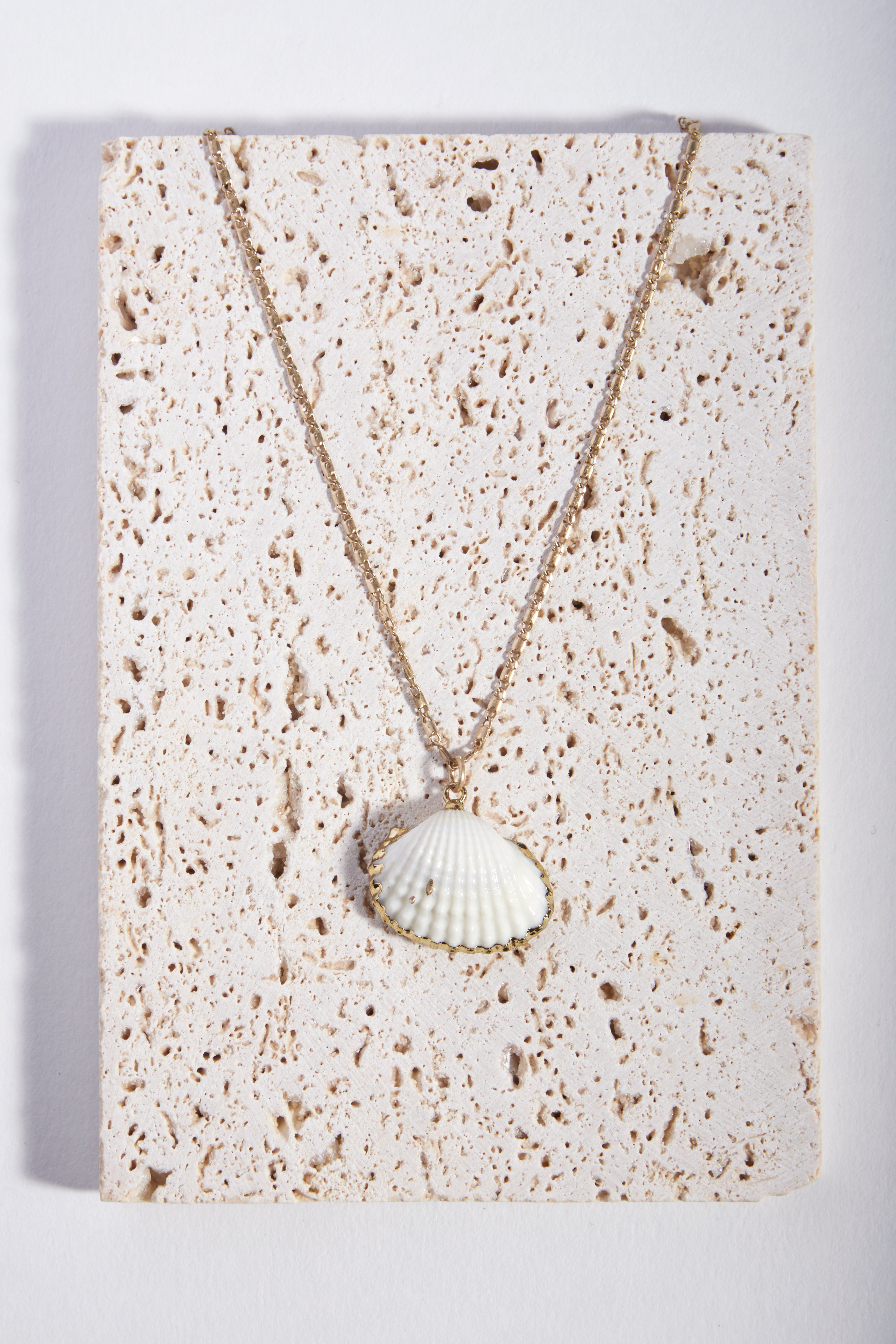 Elegant Pearl and Shell Gold Chain Necklace for Women - Perfect for Weddings, Parties & Everyday Wear