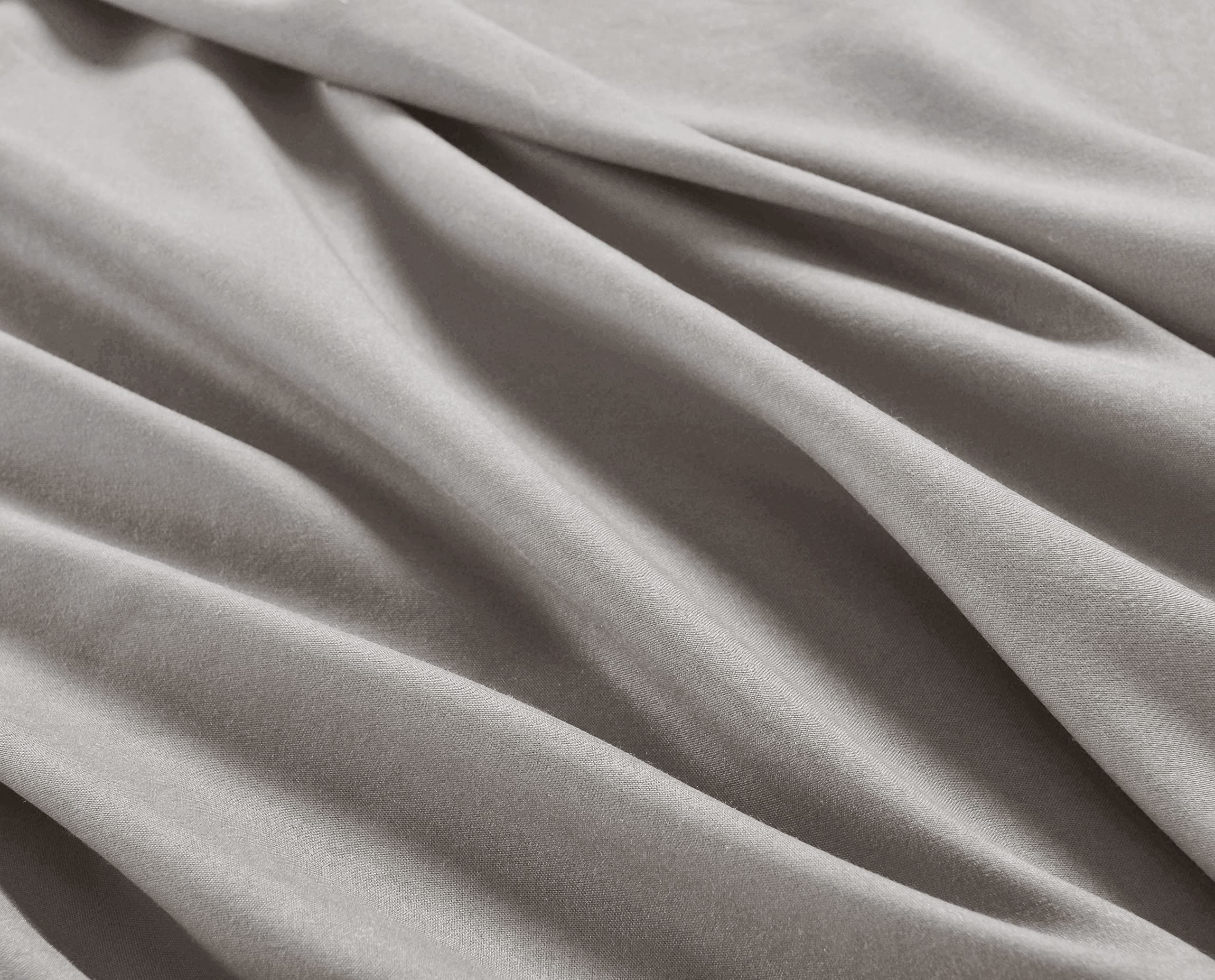 ENDLESS WARMTH Brushed Super Soft Microfiber Deep Pocket Fitted Sheet - Elastic All Around, Easy Care & Durable Mattress Protector (Light Grey, Twin Size) | Perfect for Winter Bedding, Guest Rooms & Cozy Home Decor