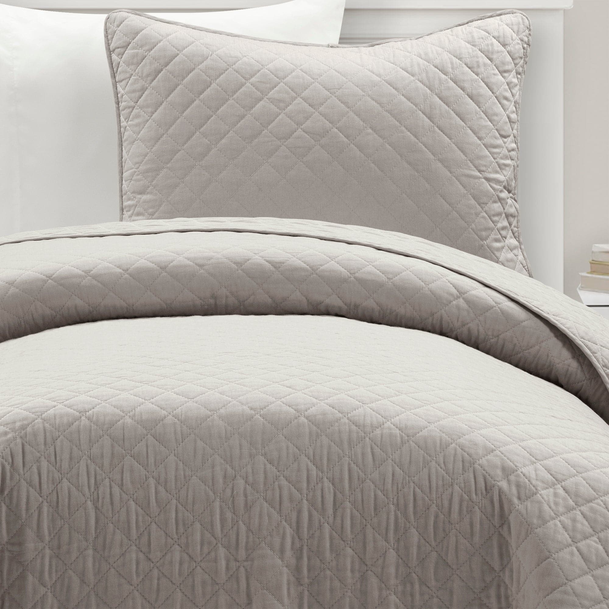 Luxury Ava Diamond Oversized Cotton Quilt Set - King Size Bedding with Soft Breathable Fabric for All Seasons | Perfect for Master Bedroom, Guest Room & Vacation Homes