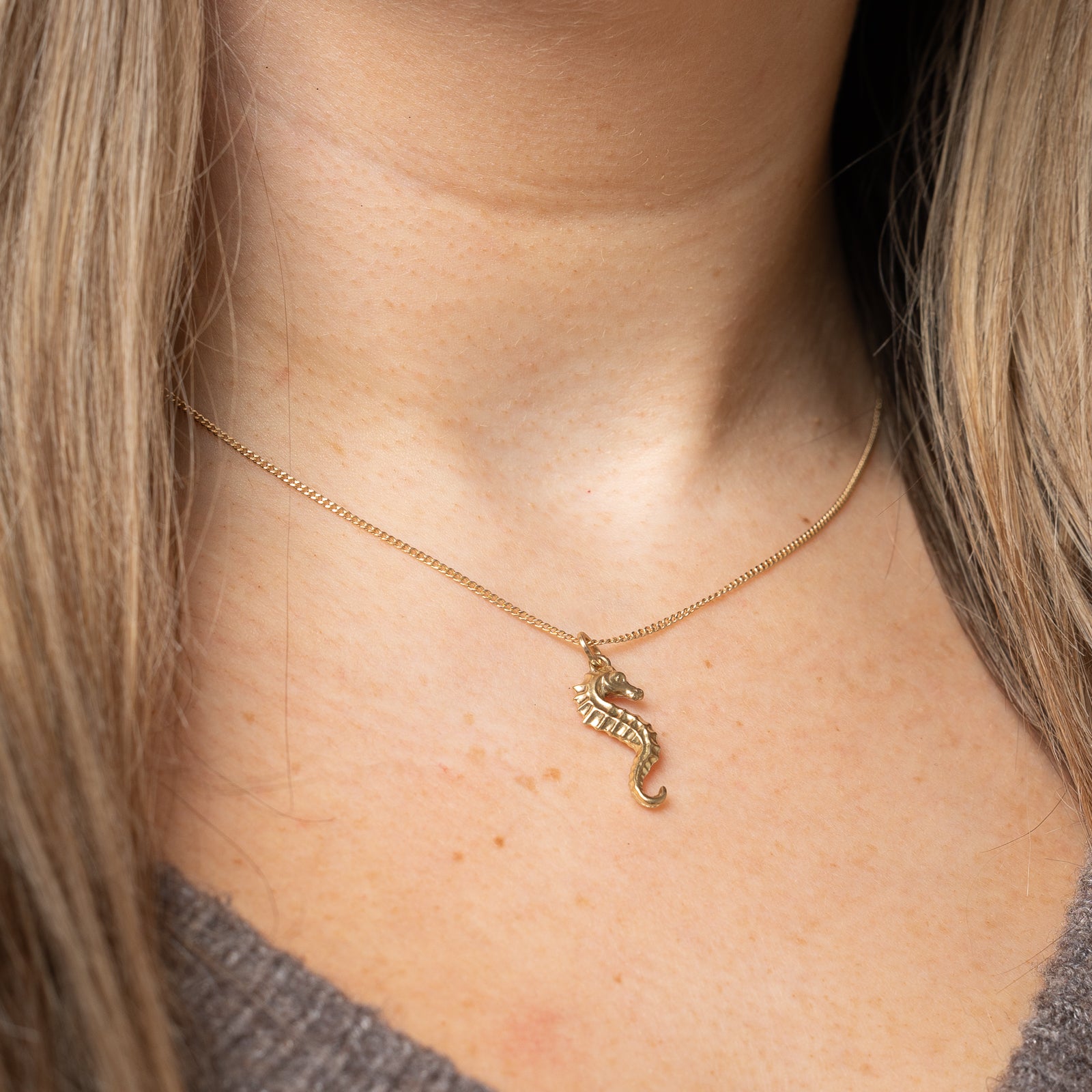 8K Yellow Gold Seahorse Charm Pendant - Elegant Jewelry Gift for Women, Perfect for Necklaces & Bracelets - Ideal for Beach Lovers & Ocean-Themed Fashion Accessories