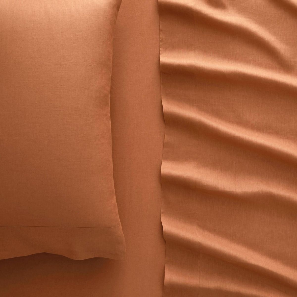 Sheridan Abbotson MAPLE Linen Fitted Sheet - Queen Size, Soft & Breathable Bedding for Comfortable Sleep - Perfect for Master Bedroom, Guest Room & Vacation Homes