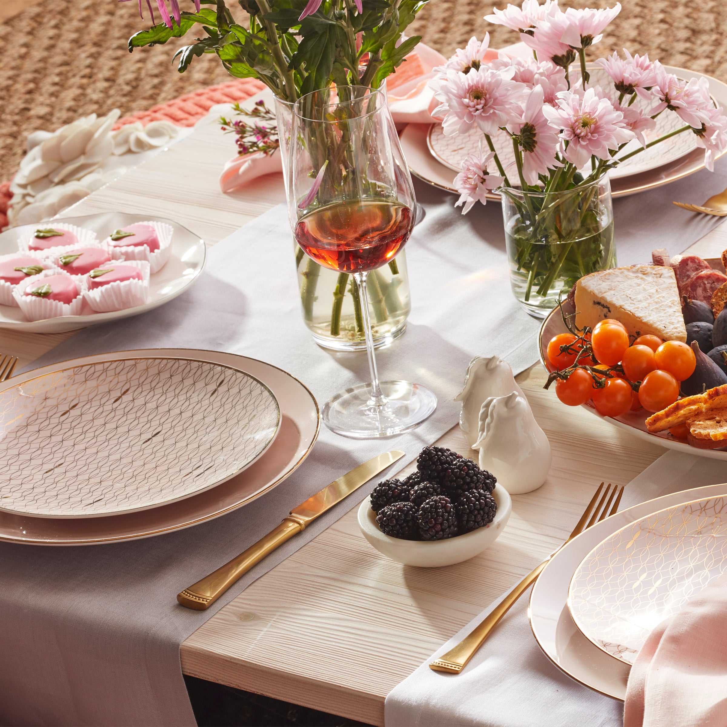Trianna Blush 4-Piece Dinner Plate Set - Elegant Porcelain Tableware for Formal Dining, Casual Meals & Special Occasions