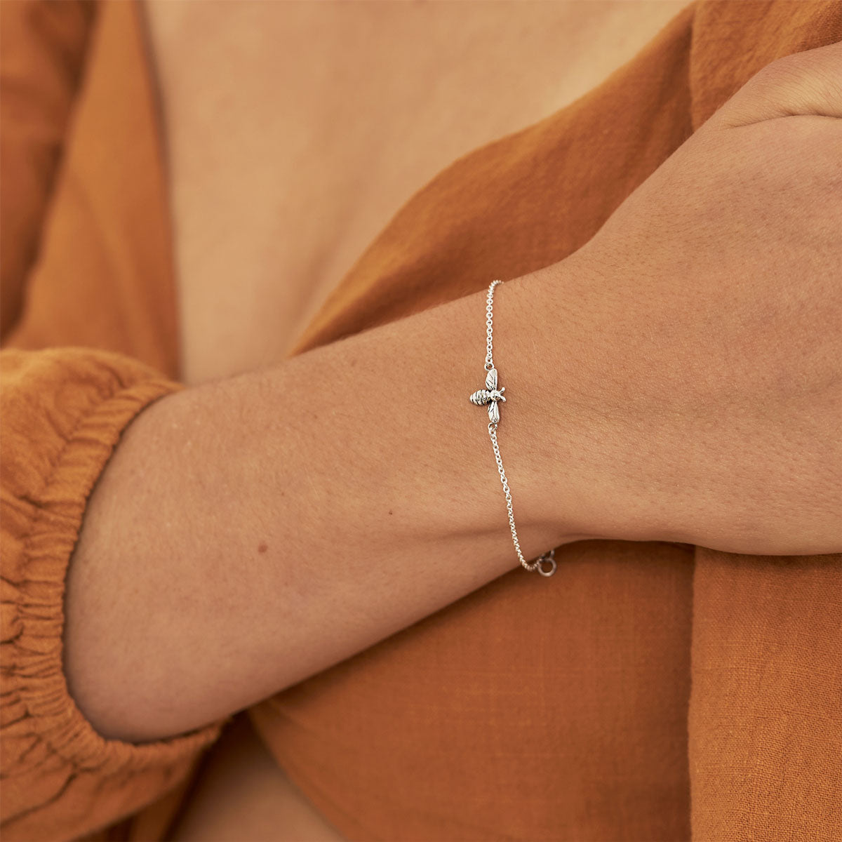Meant To Bee Bracelet - Adjustable Bee Charm Bracelet for Women, Trendy Gold & Silver Jewelry Gift - Perfect for Everyday Wear, Parties & Special Occasions