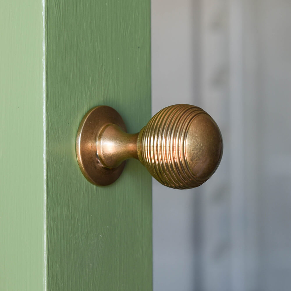 Vintage Aged Brass Reeded Beehive Cabinet Knob - Antique Style Drawer Pull for Kitchen, Bathroom & Furniture - Perfect for Farmhouse, Rustic & Shabby Chic Decor