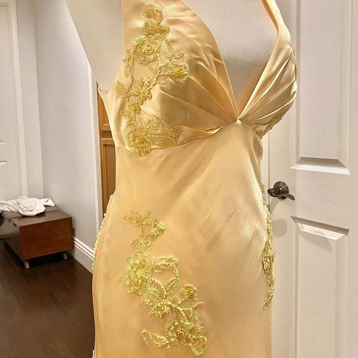 Elegant Yellow Backless Mermaid Satin Long Evening Gown for Women - Formal Party Dress J6375 | Perfect for Prom, Wedding Guest, Cocktail & Black Tie Events