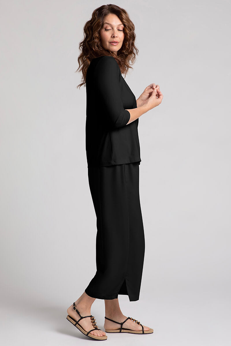 Slim Fit Crew Neck T-Shirt for Men & Women - Black | Casual & Layering Essential for Everyday Wear