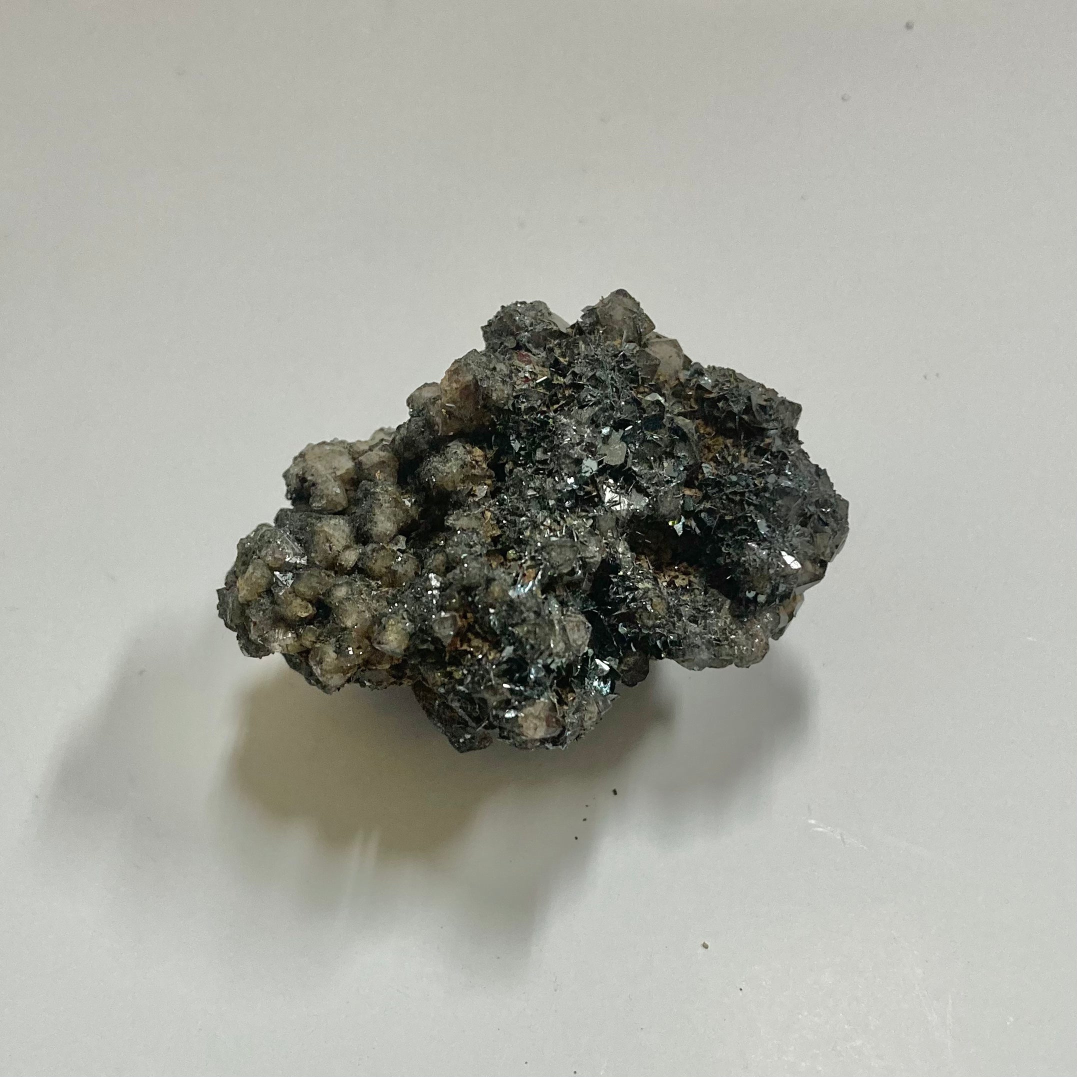 Quartz & Hematite Healing Crystals - Natural Gemstones for Meditation, Energy Balancing & Spiritual Growth - Perfect for Home Decor, Jewelry Making & Gifts