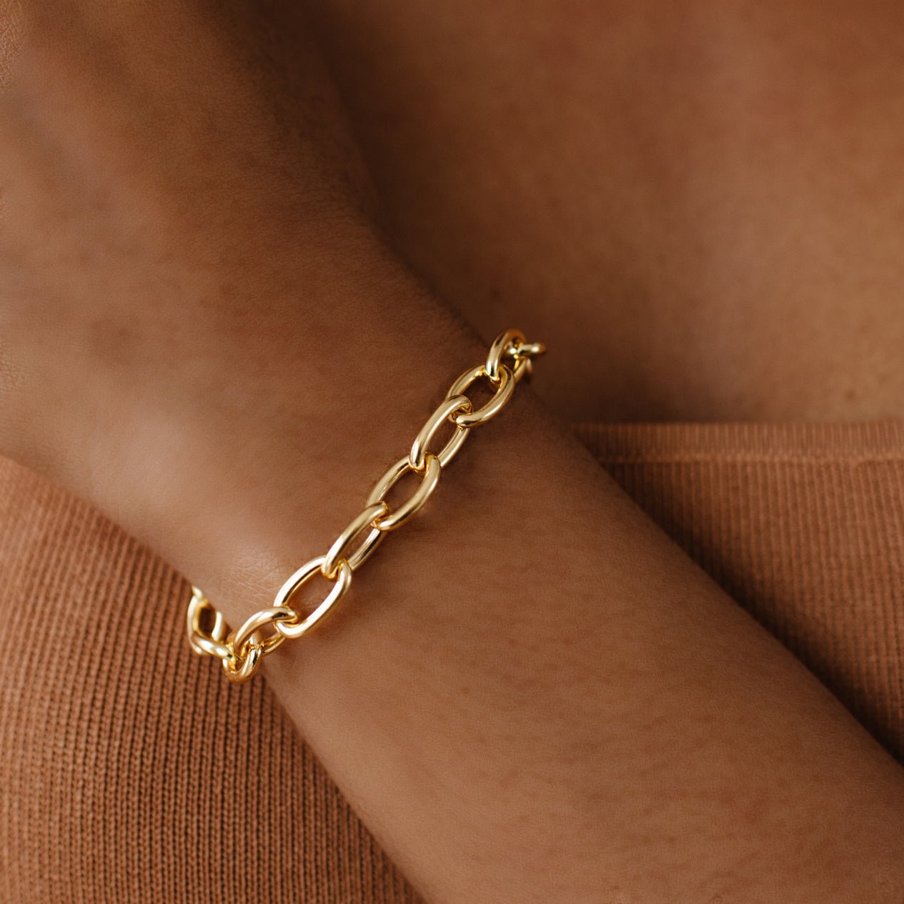 POISE Heavy Oval Link Bracelet in Gold - Elegant Women's Jewelry for Parties, Weddings & Special Occasions
