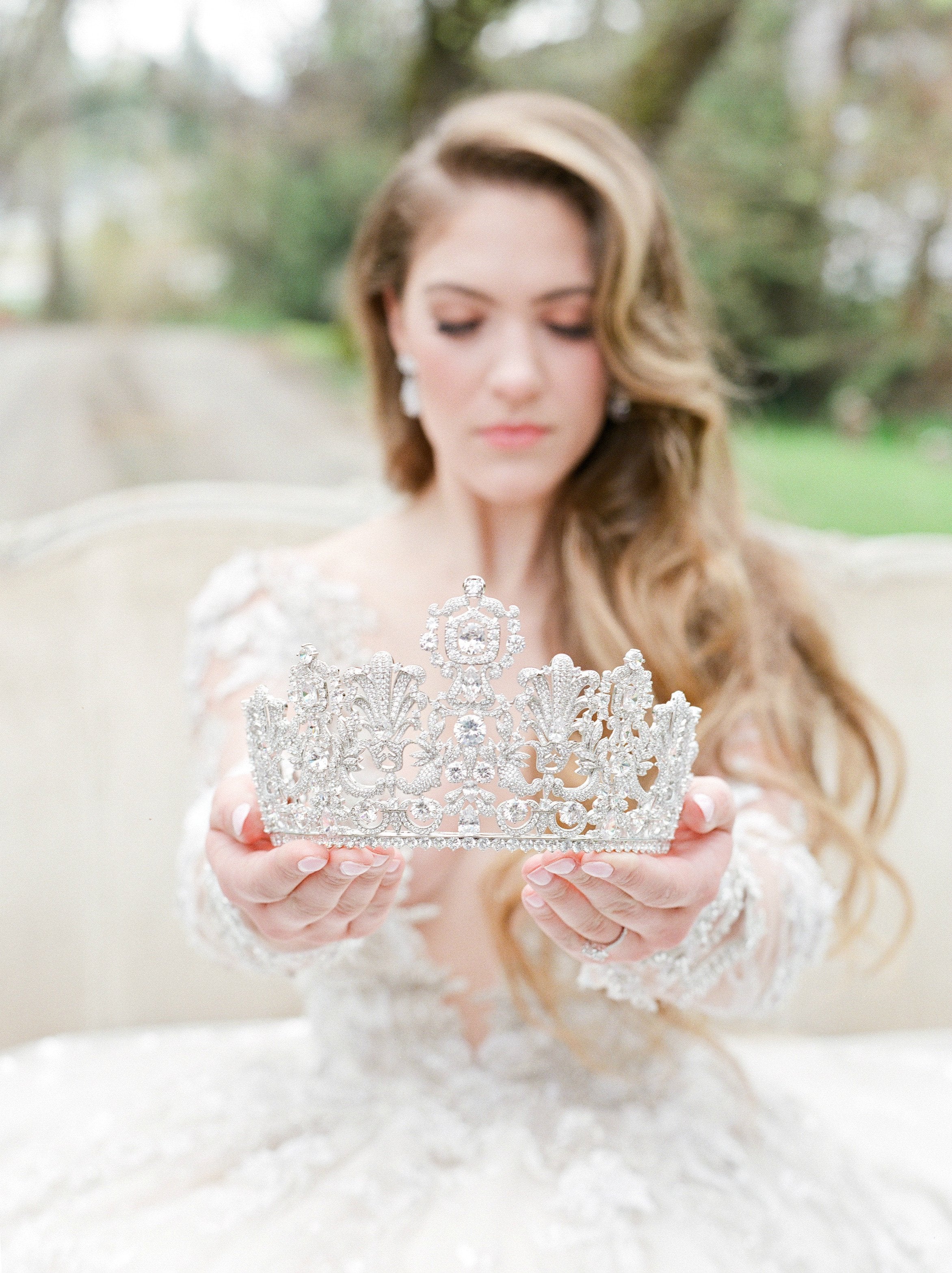 PERSEPHONE Royal Bridal Crown - Elegant Wedding Tiara for Bride, Princess Style Headpiece with Crystals & Pearls | Perfect for Weddings, Prom, Quinceañera, Pageants & Special Occasions