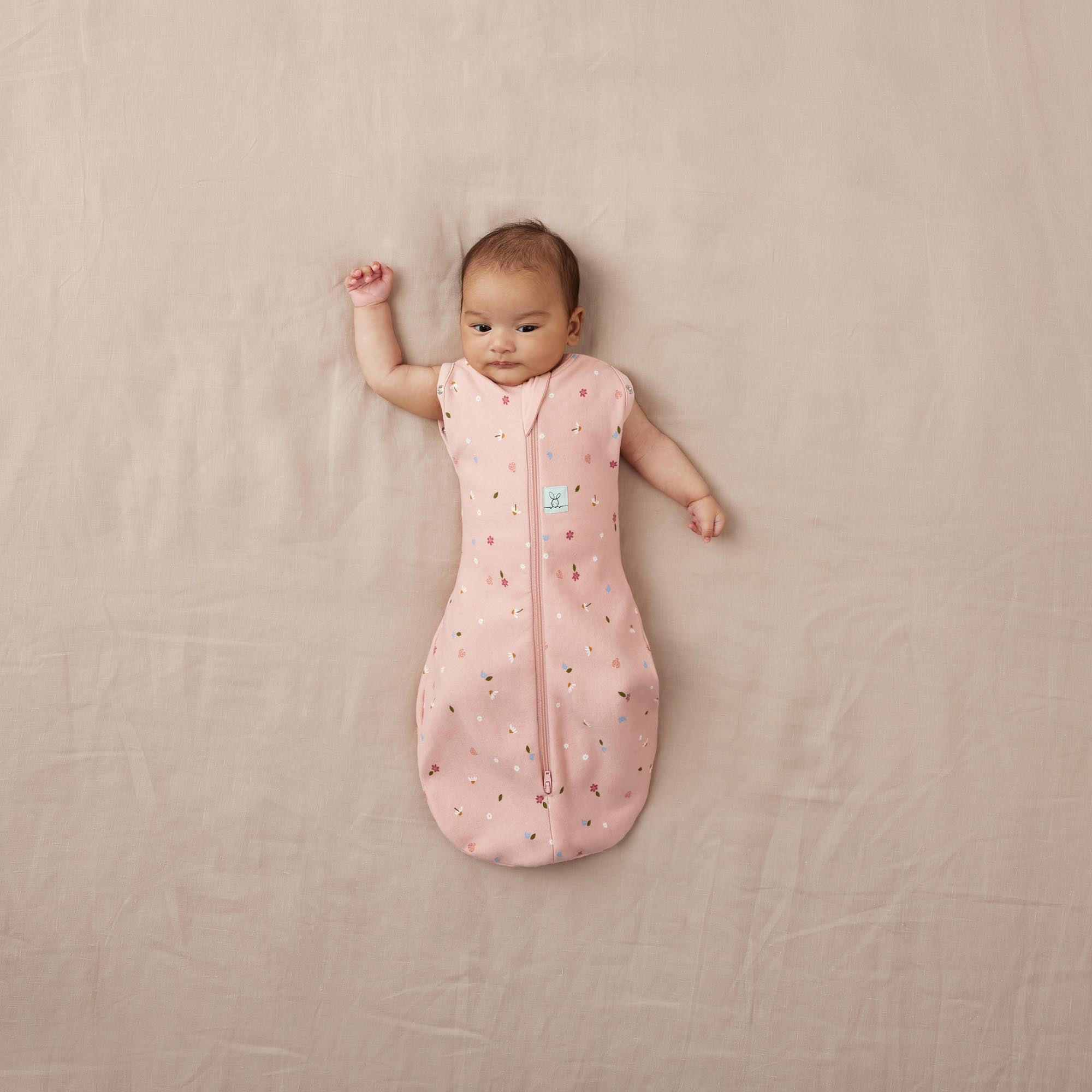 ErgoPouch Cocoon Zip Swaddle Bag 0.2 TOG - Lightweight Baby Sleep Sack for Newborns & Infants - Soft & Breathable Daisies Print - Perfect for Nursery, Daycare & Travel
