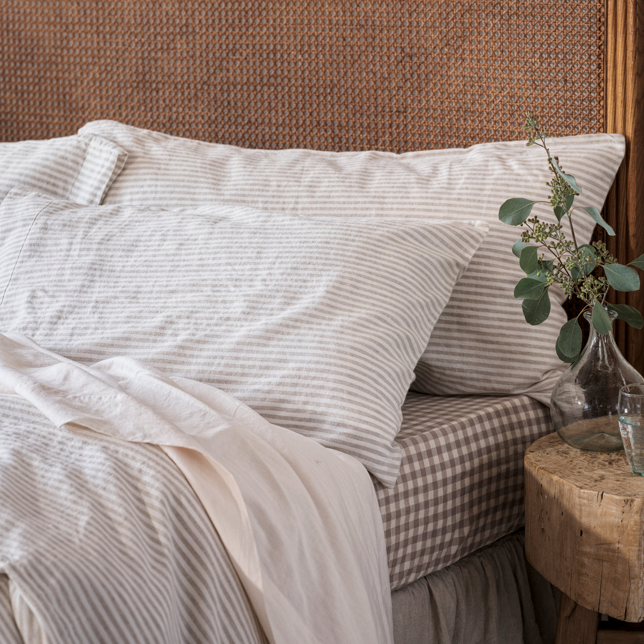 Premium 100% Linen Pillowcase Set (2-Pack) - Soft Oatmeal Stripe Design - Breathable & Hypoallergenic Bedding for All Seasons - Perfect for Home, Hotel, or Airbnb Use