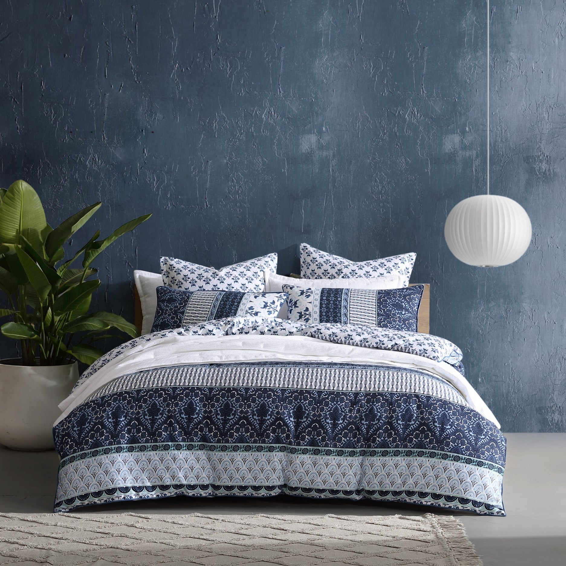 Logan & Mason Into the Blue Quilt Cover Set - Queen Size Bedding, Soft Breathable Cotton Duvet Cover with Pillowcases - Perfect for Master Bedroom, Guest Room & Cozy Home Decor